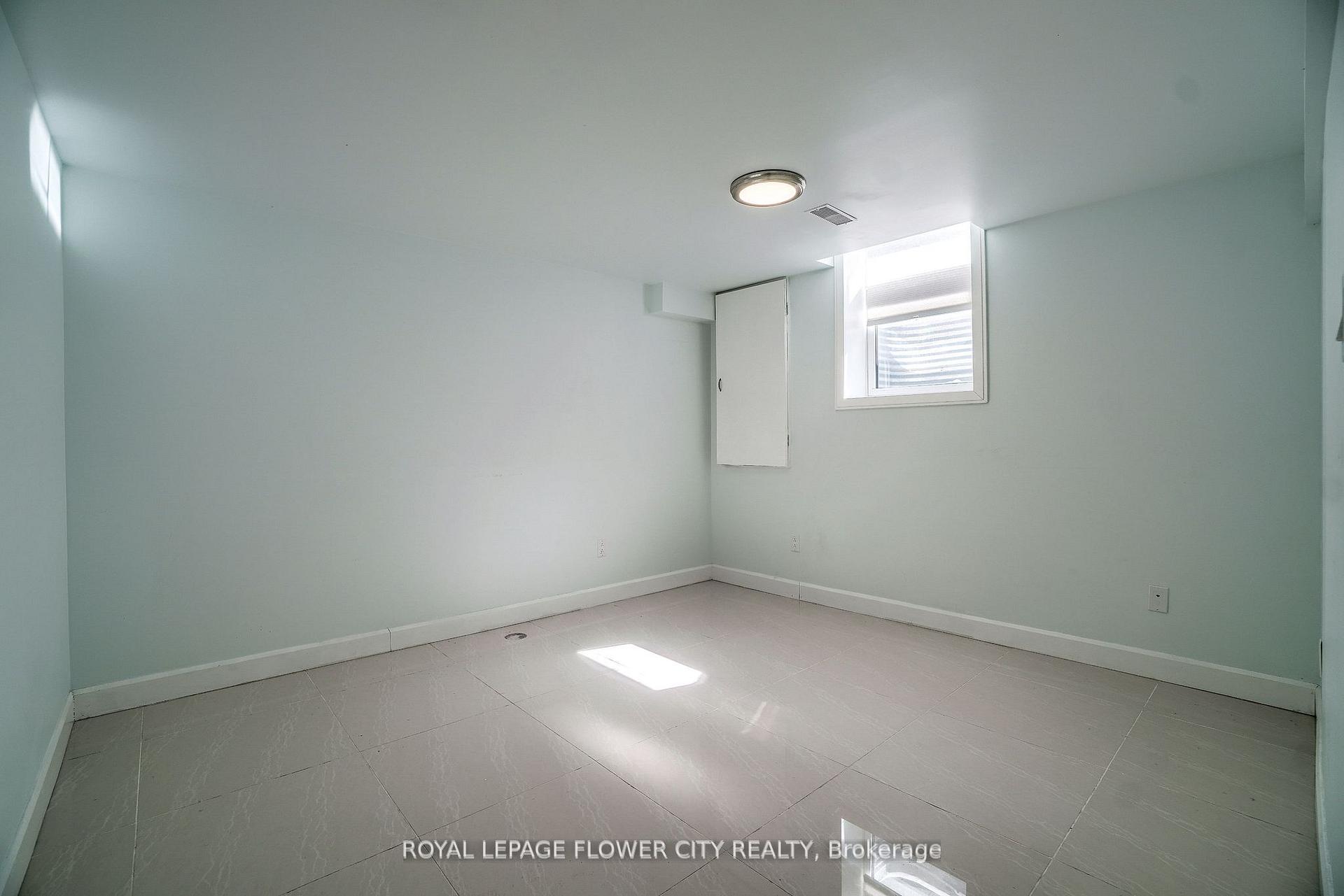 Photo 9 of Unit Basement, 12 Gondola Crescent, Brampton, Northgate — HOMEH