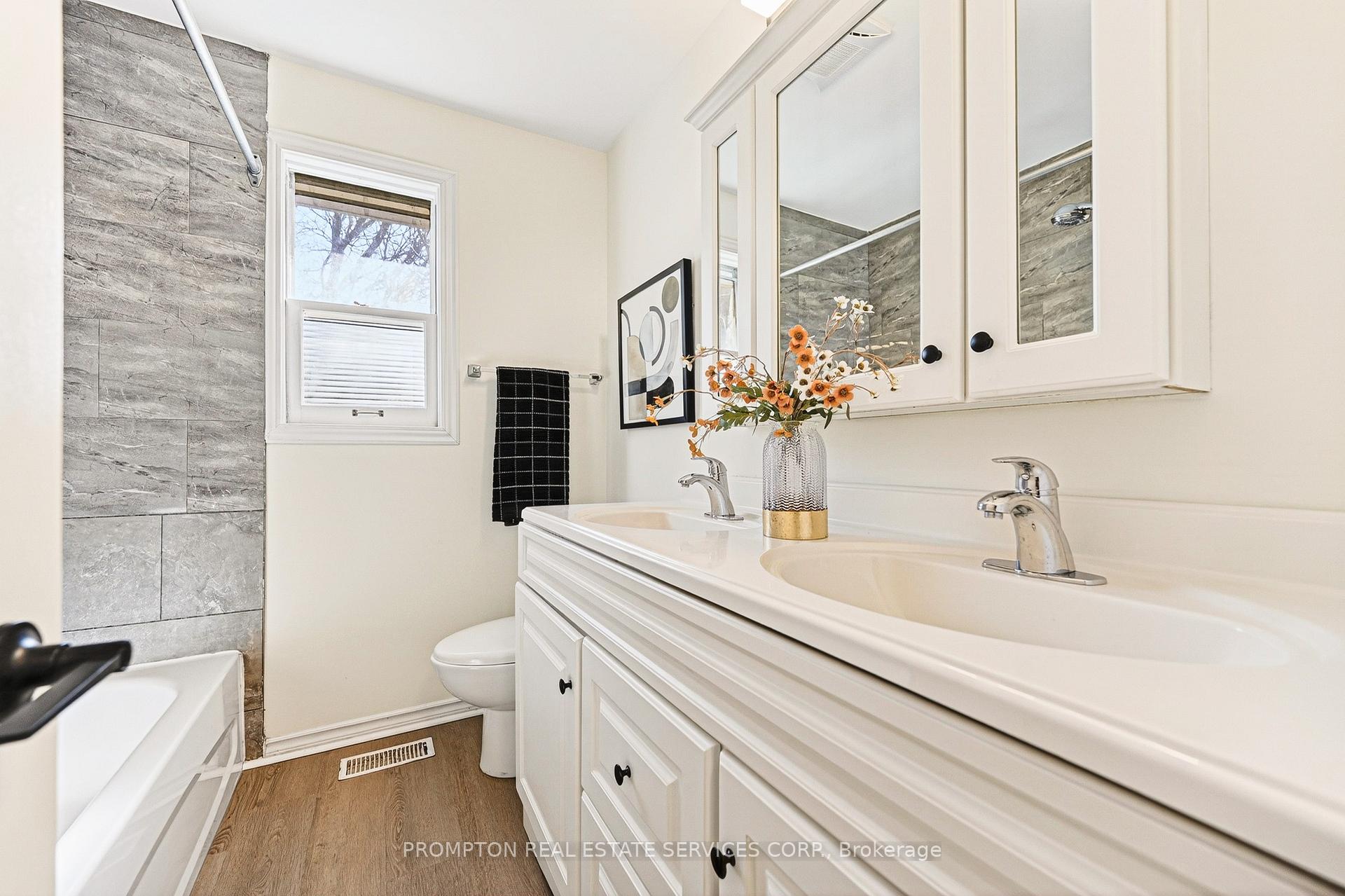 Photo 15 of 81 Maxome Avenue, North York, Newtonbrook East — HOMEH