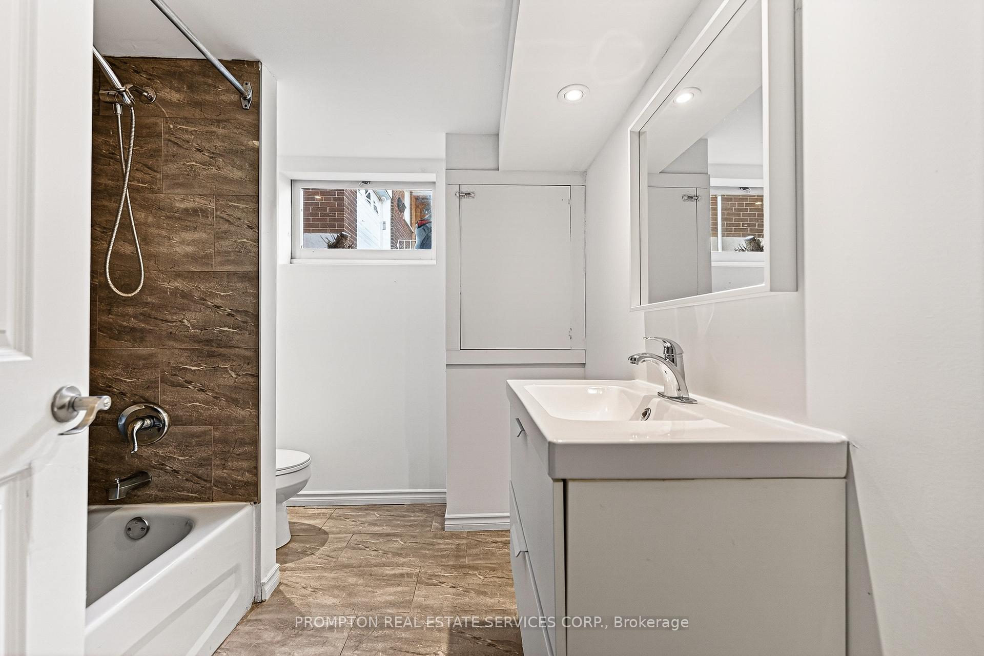 Photo 16 of 81 Maxome Avenue, North York, Newtonbrook East — HOMEH