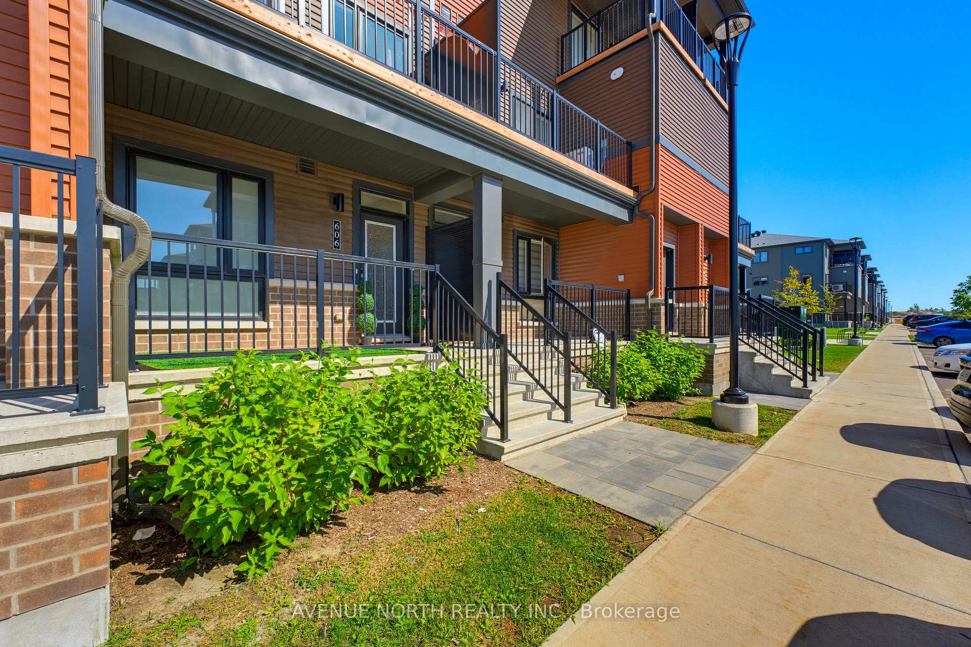 Photo 3 of 606 Parnian Private, Ottawa, Barrhaven - Half Moon Bay — HOMEH