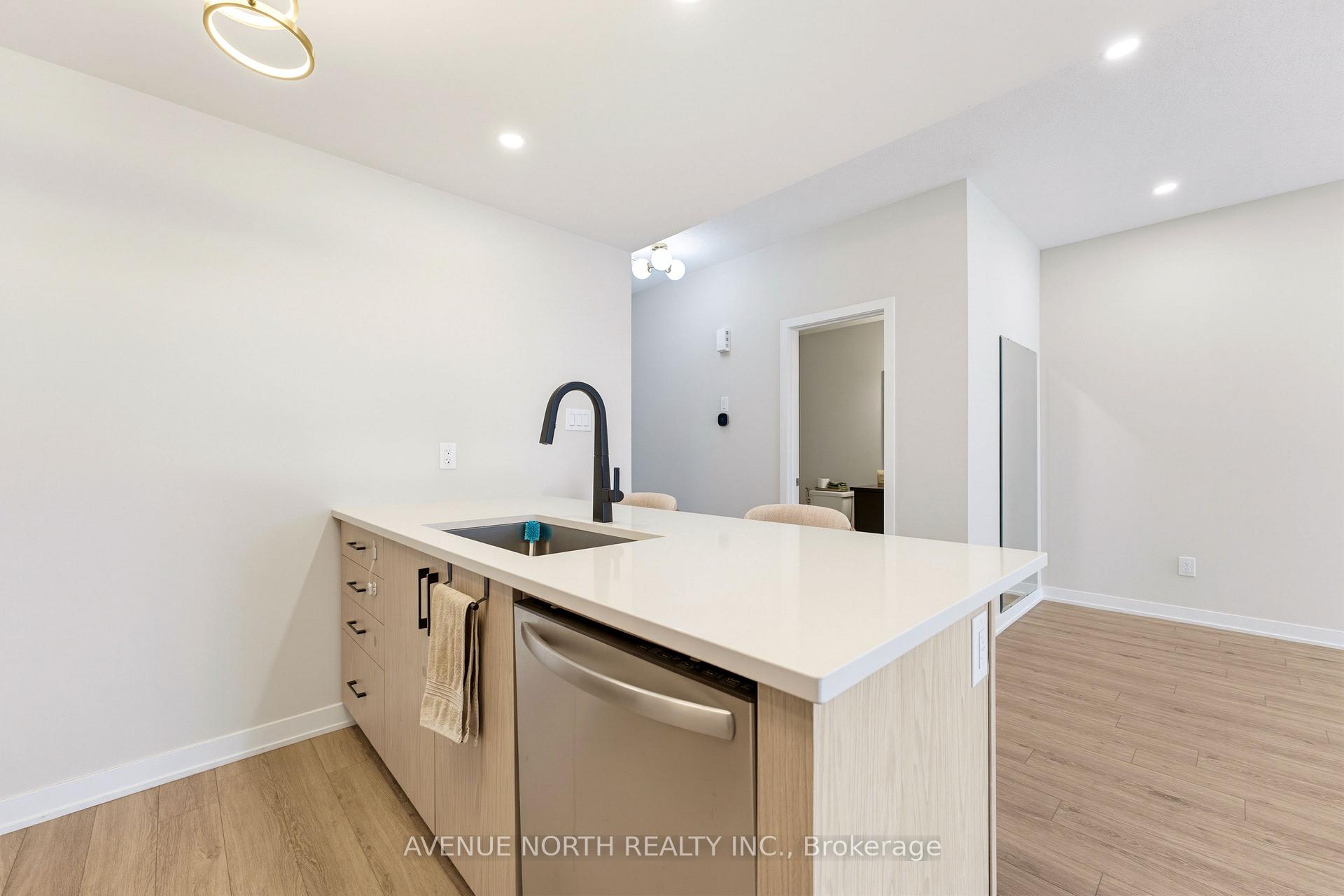 Photo 13 of 606 Parnian Private, Ottawa, Barrhaven - Half Moon Bay — HOMEH