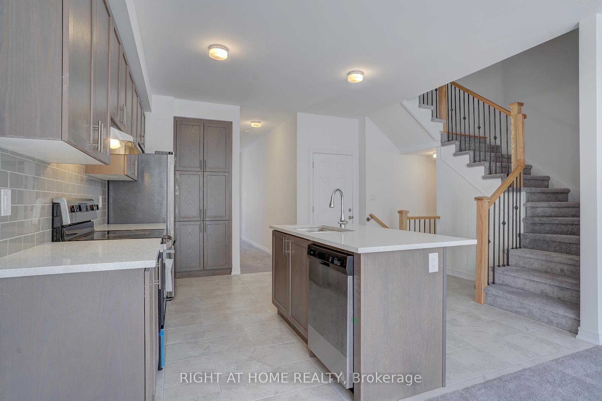 Photo 7 of 2038 Cameron Lott Crescent, Oshawa, Kedron — HOMEH