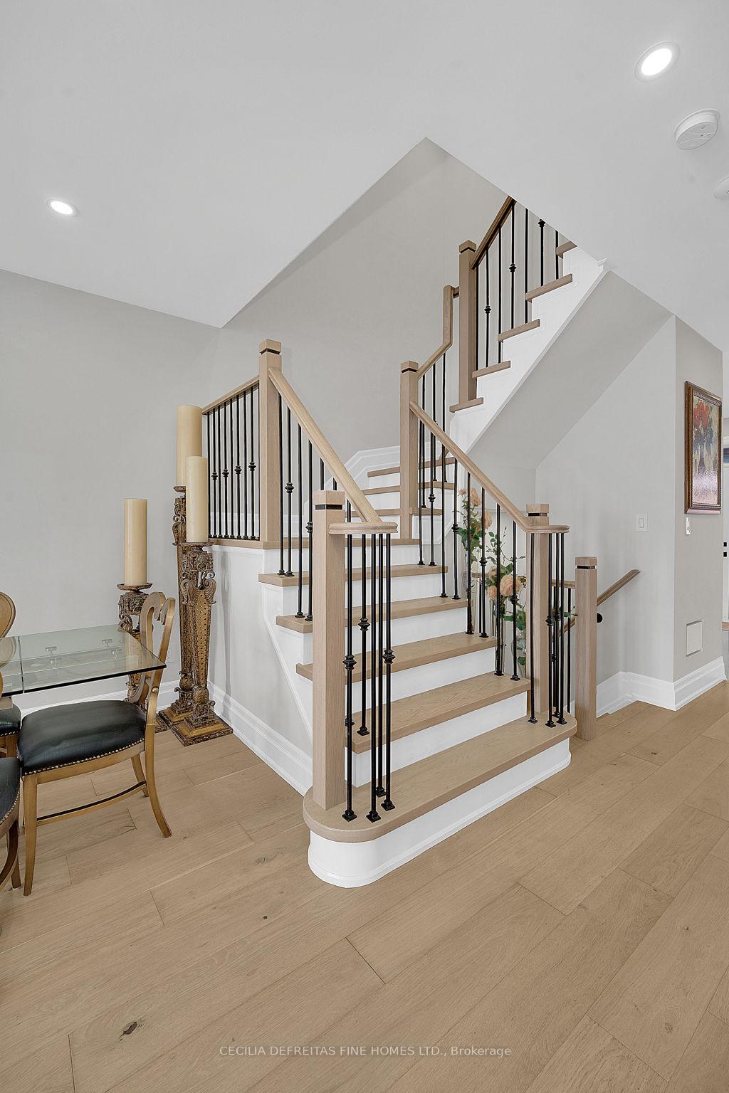 Photo 9 of 109 Alex Campbell Crescent, King, King City — HOMEH