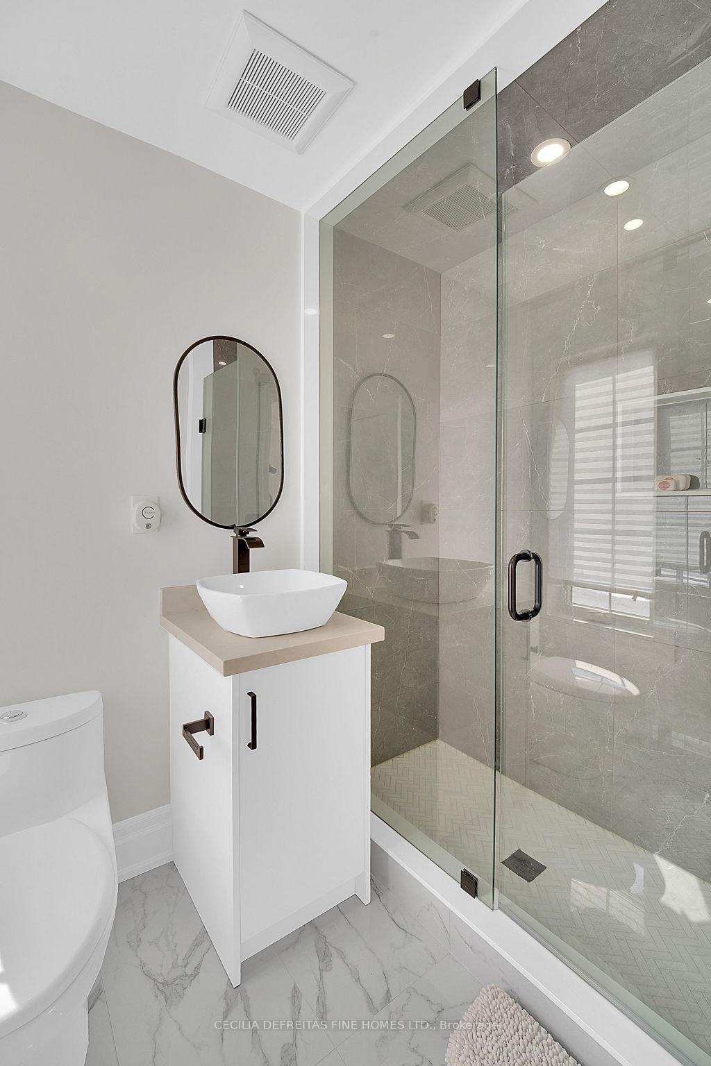 Photo 35 of 109 Alex Campbell Crescent, King, King City — HOMEH