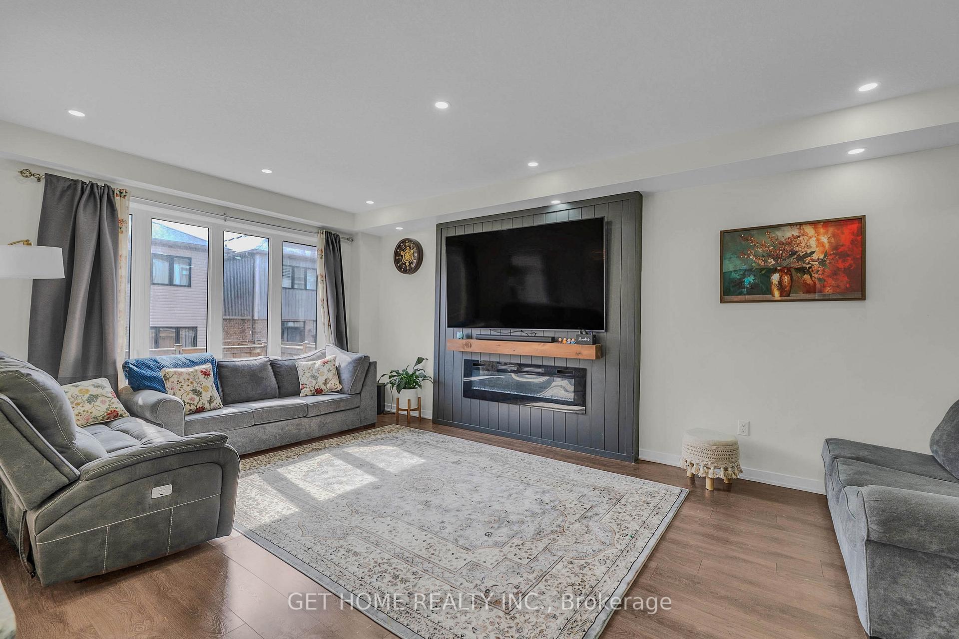 Photo 3 of 22 Kelso Drive, Haldimand — HOMEH