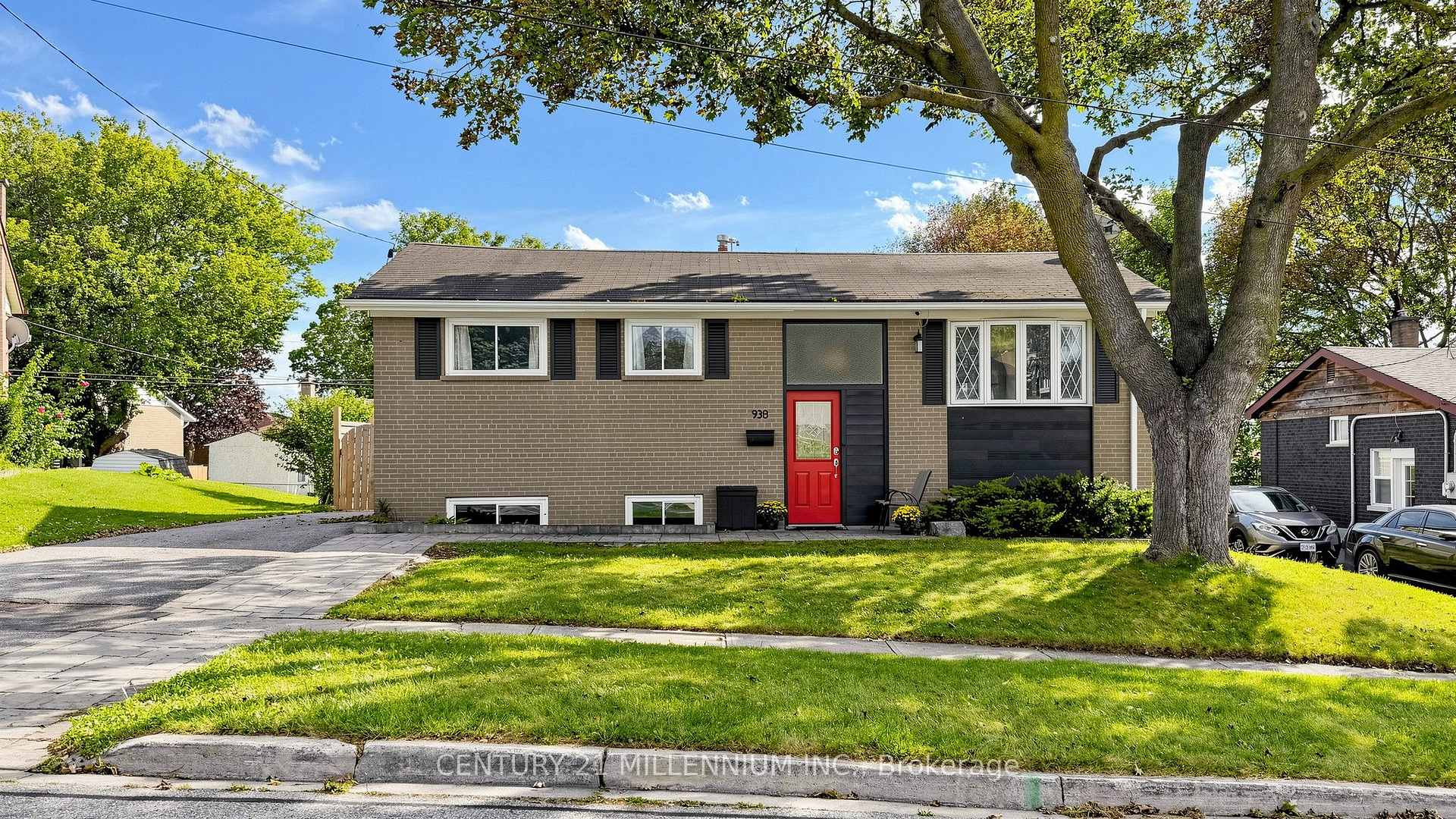 Photo 11 of 938 Greenwood Crescent, Whitby, Downtown Whitby — HOMEH
