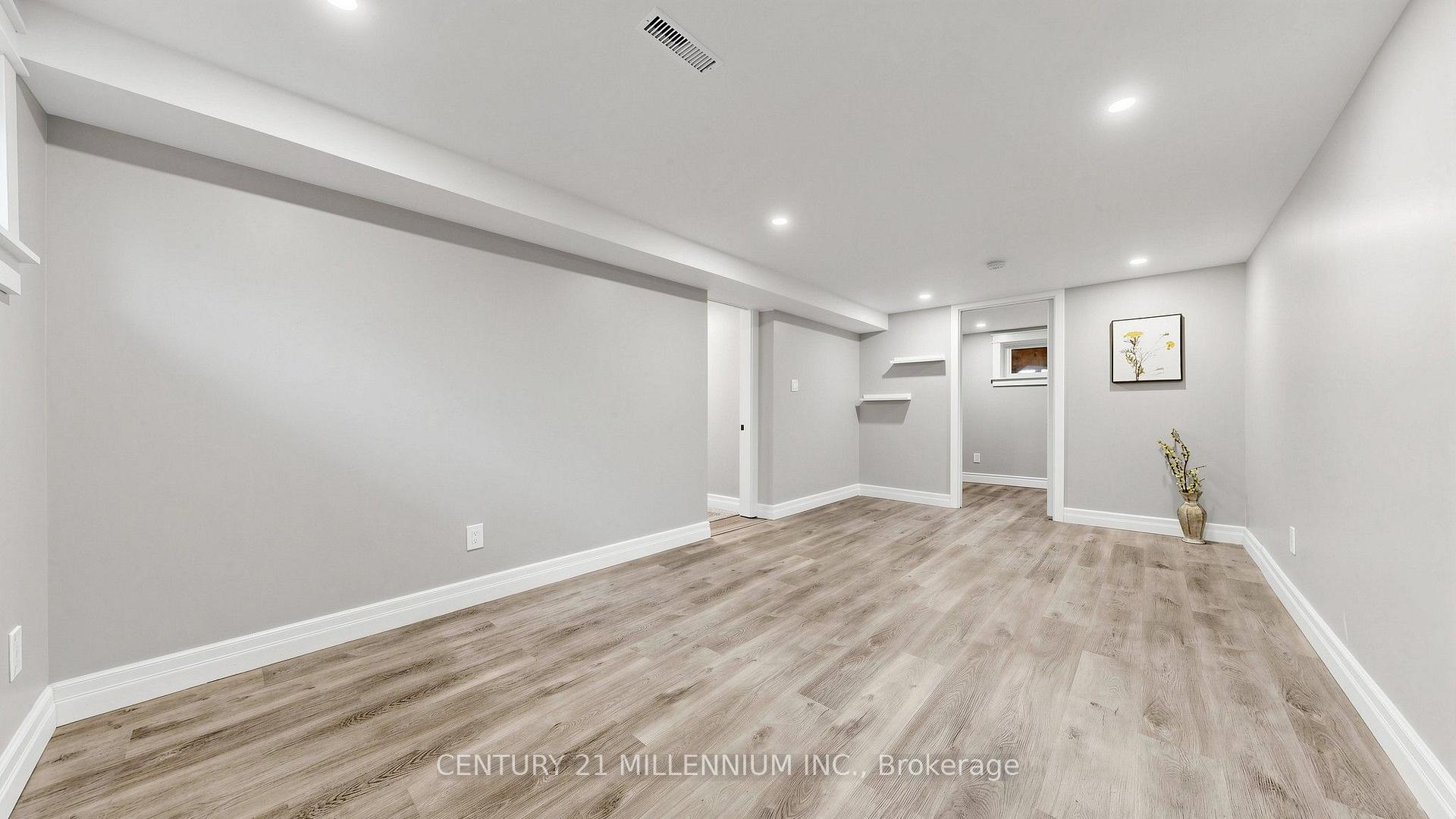 Photo 24 of 938 Greenwood Crescent, Whitby, Downtown Whitby — HOMEH