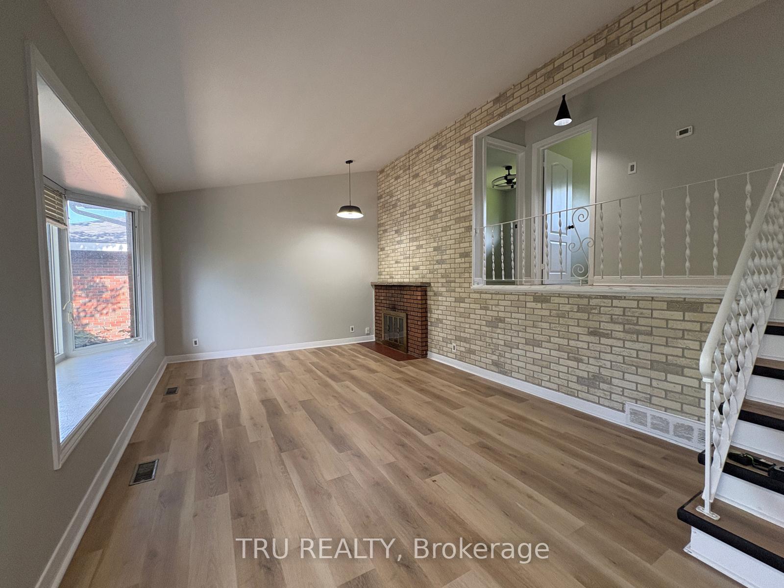 Photo 6 of 2417 Junction Avenue, Ottawa, Heron Park — HOMEH