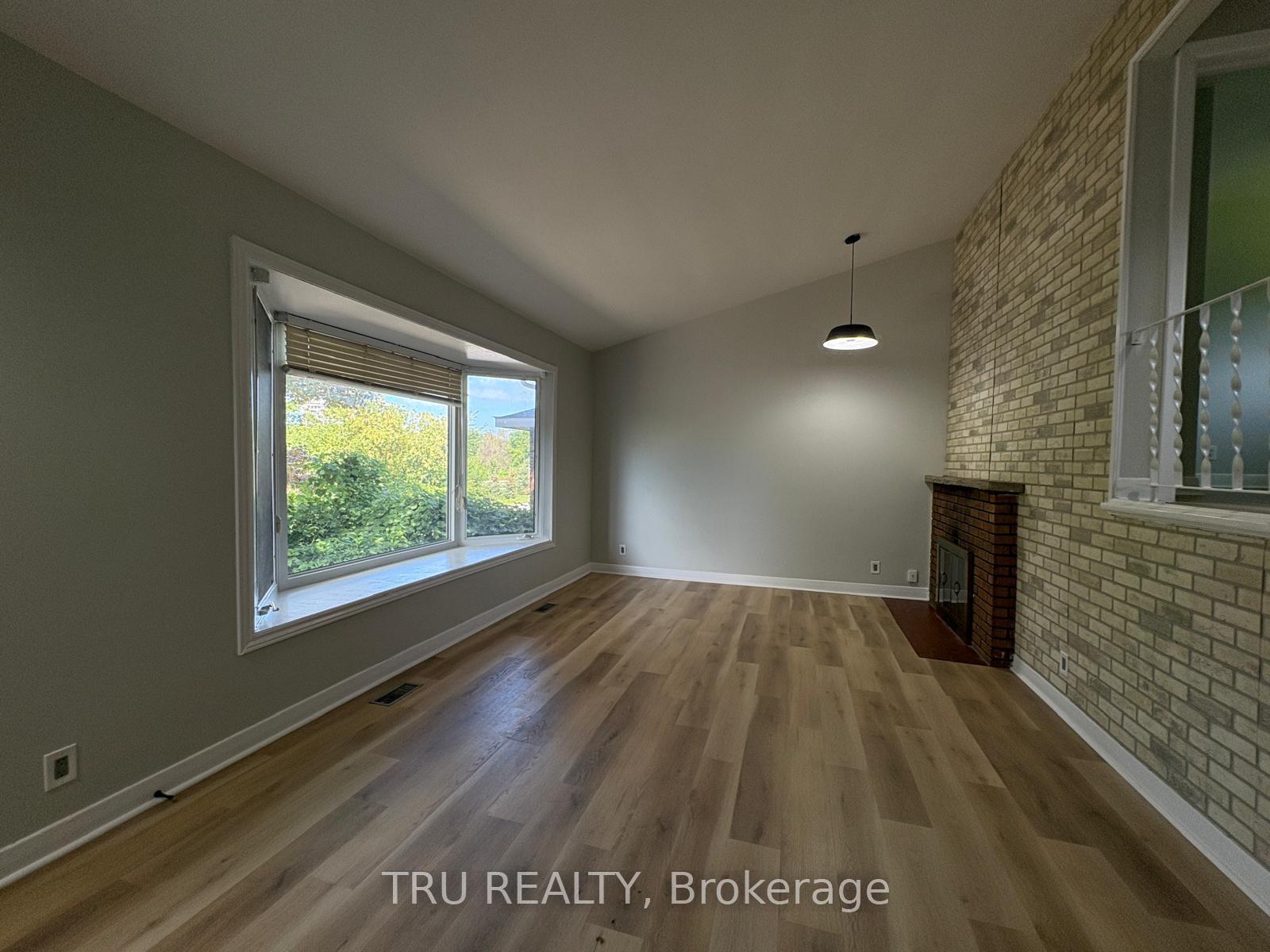Photo 7 of 2417 Junction Avenue, Ottawa, Heron Park — HOMEH