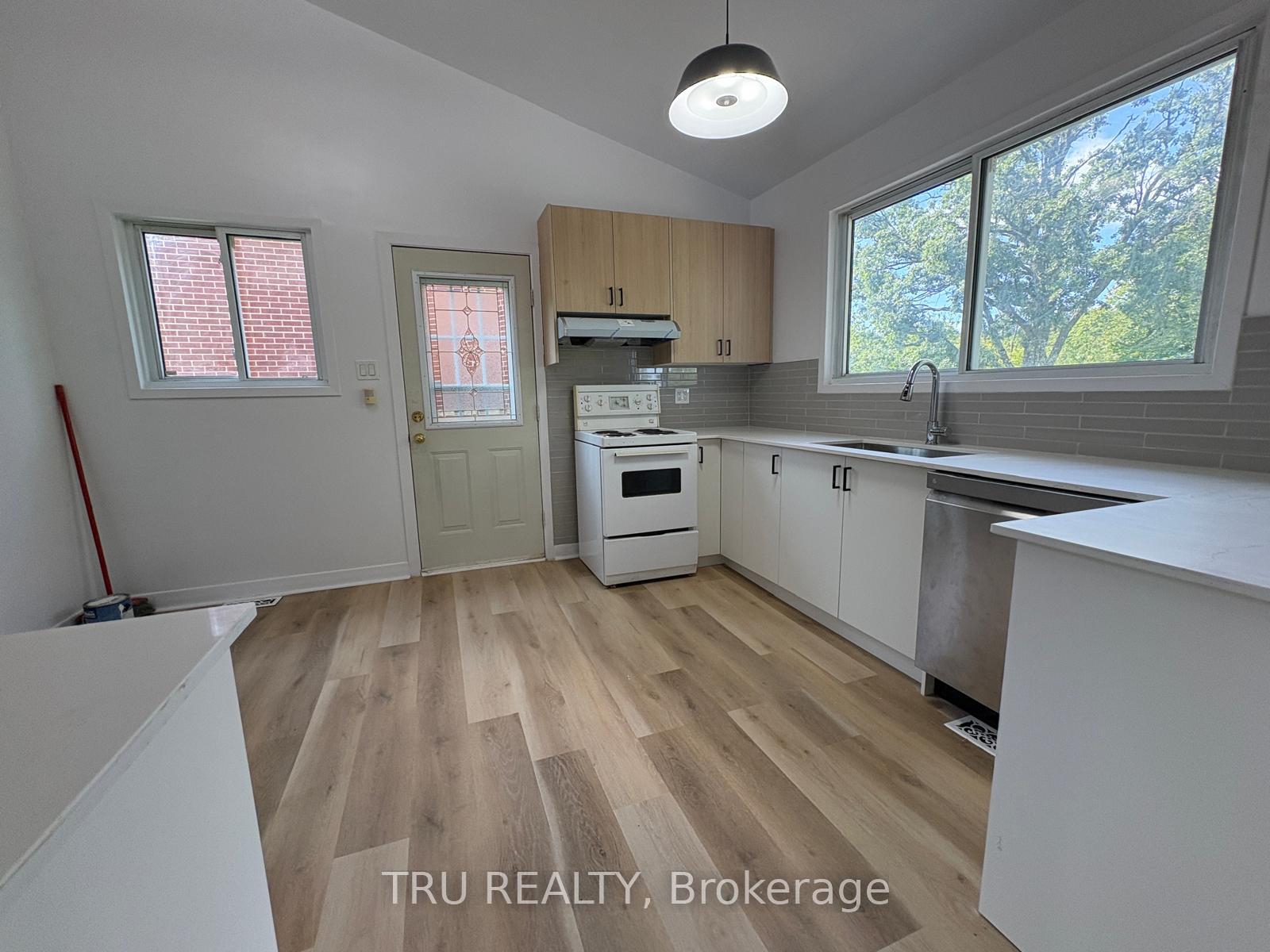 Photo 9 of 2417 Junction Avenue, Ottawa, Heron Park — HOMEH