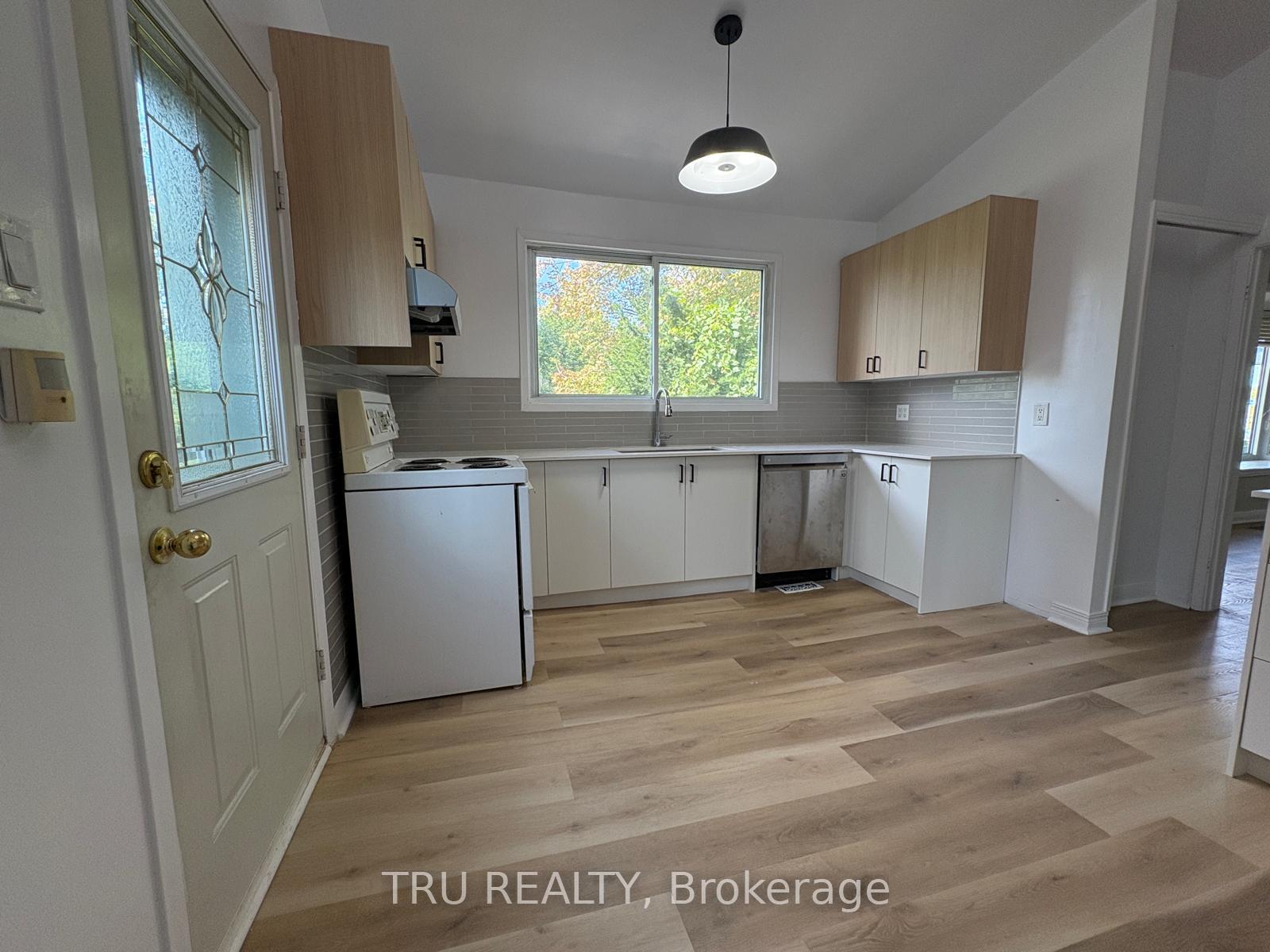 Photo 10 of 2417 Junction Avenue, Ottawa, Heron Park — HOMEH