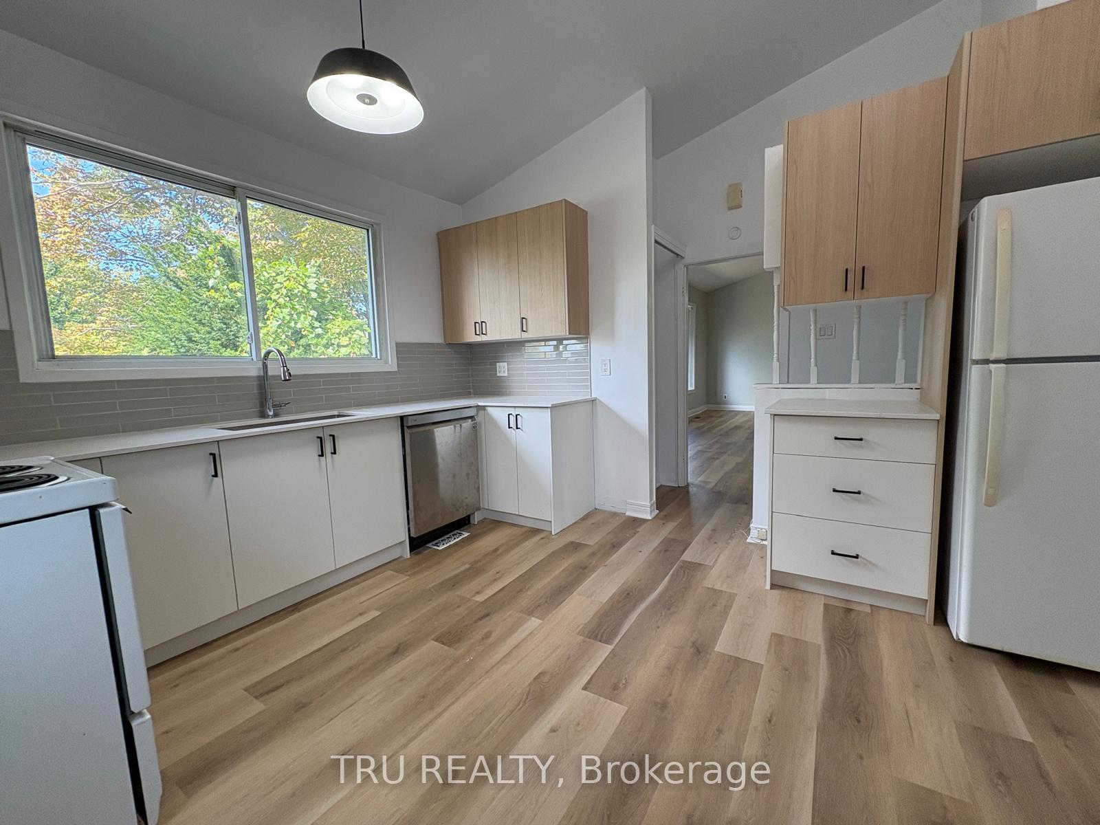 Photo 11 of 2417 Junction Avenue, Ottawa, Heron Park — HOMEH