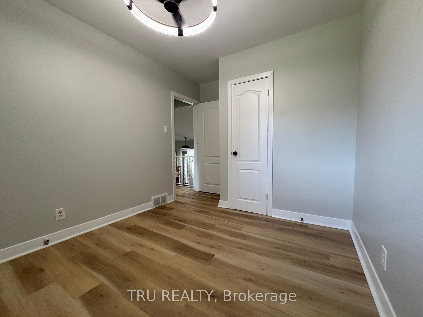 Photo 17 of 2417 Junction Avenue, Ottawa, Heron Park — HOMEH