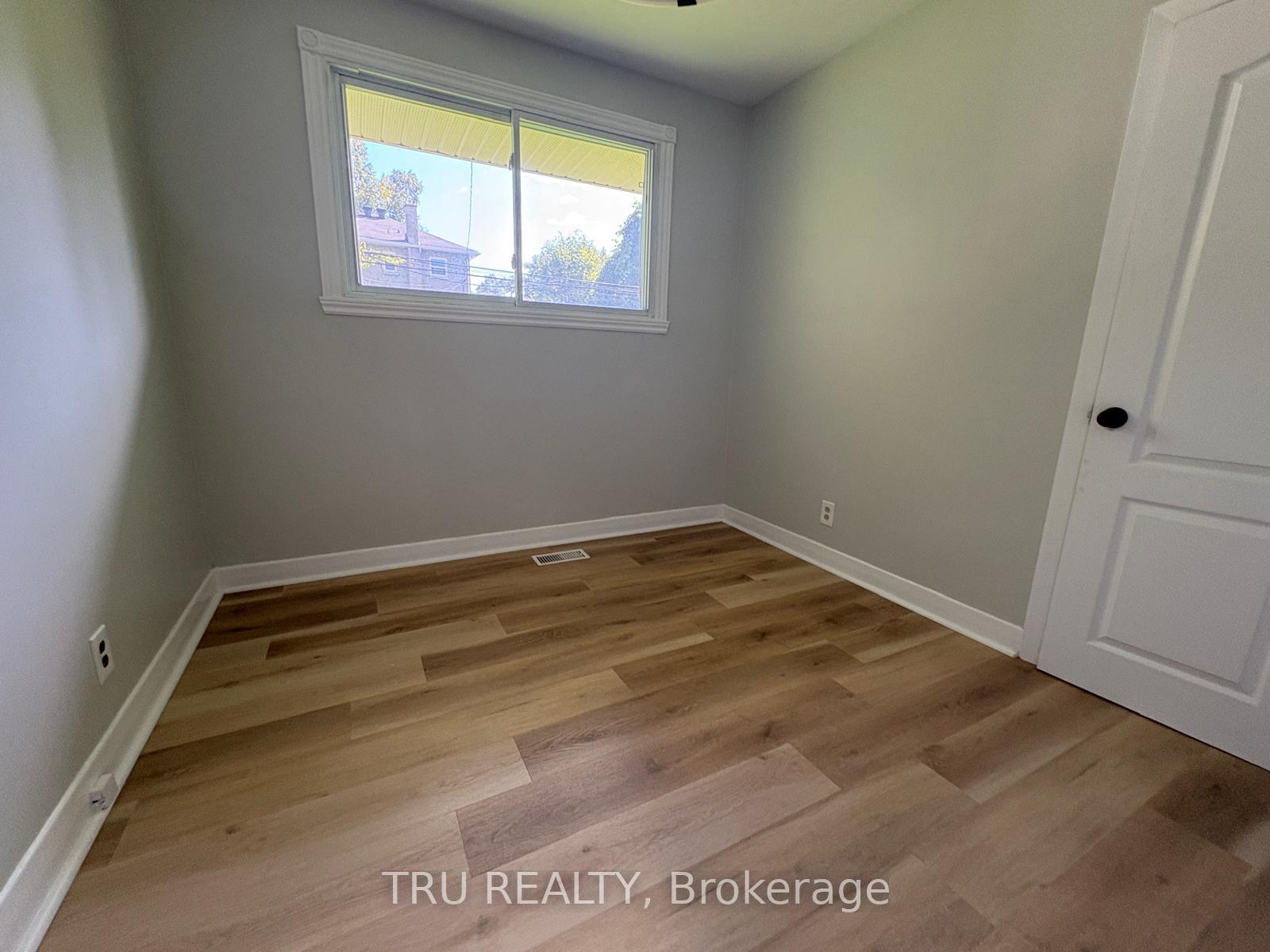 Photo 18 of 2417 Junction Avenue, Ottawa, Heron Park — HOMEH