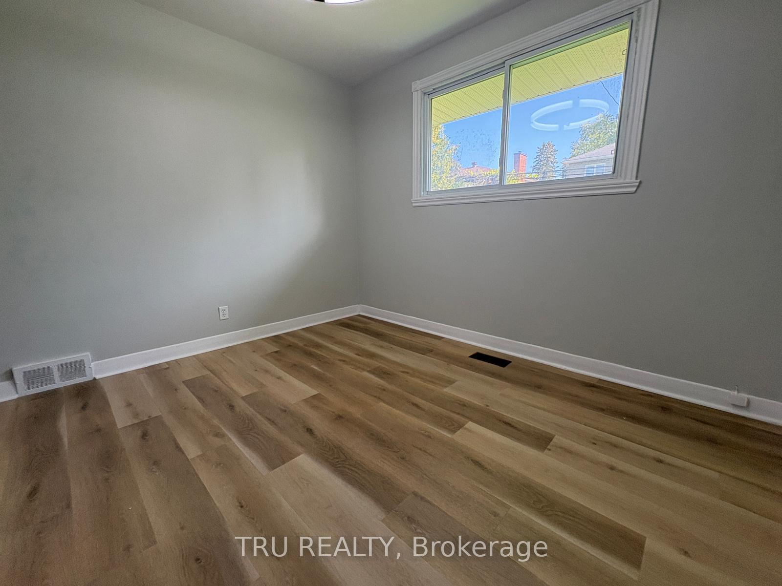 Photo 21 of 2417 Junction Avenue, Ottawa, Heron Park — HOMEH