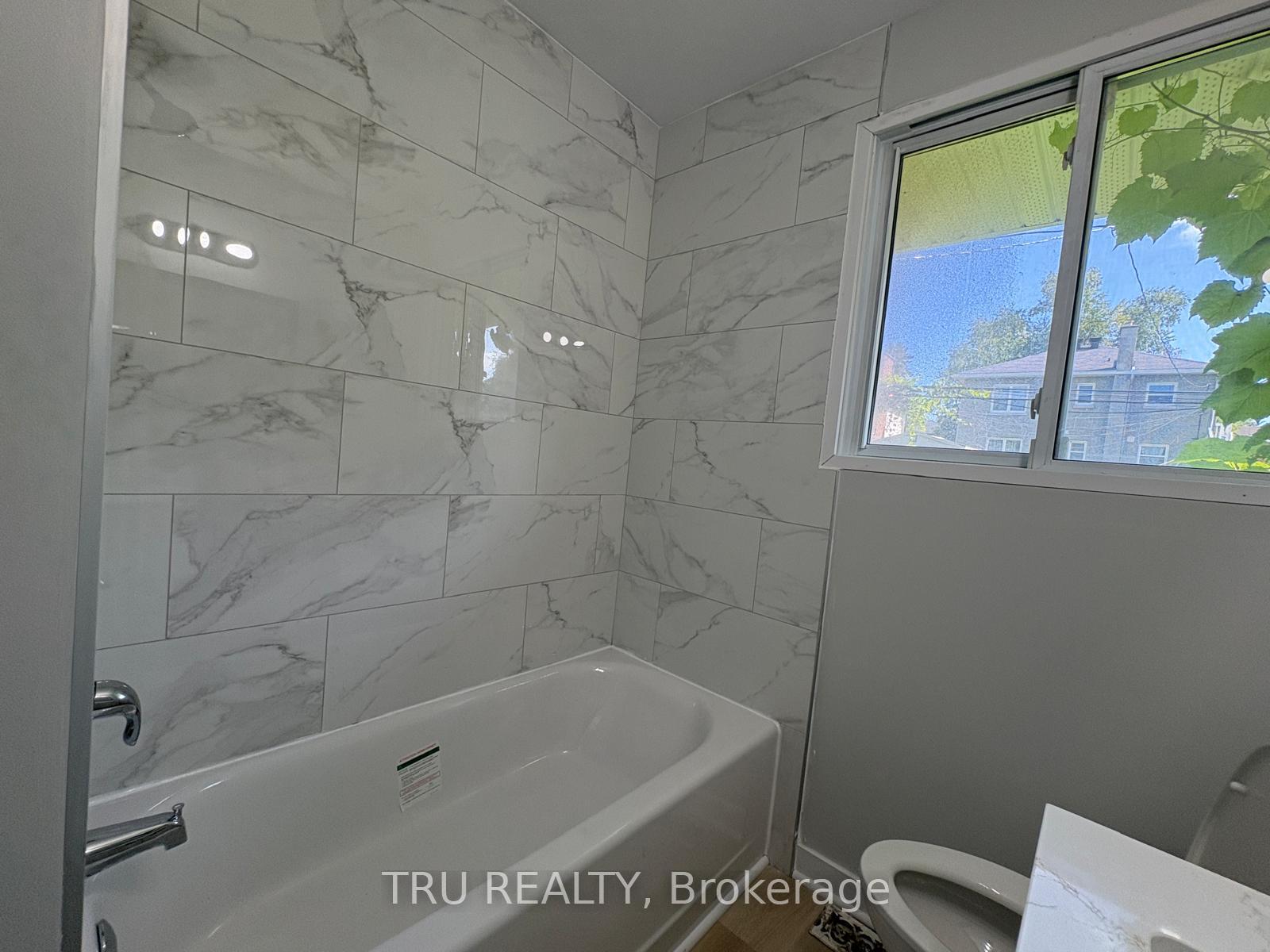 Photo 23 of 2417 Junction Avenue, Ottawa, Heron Park — HOMEH