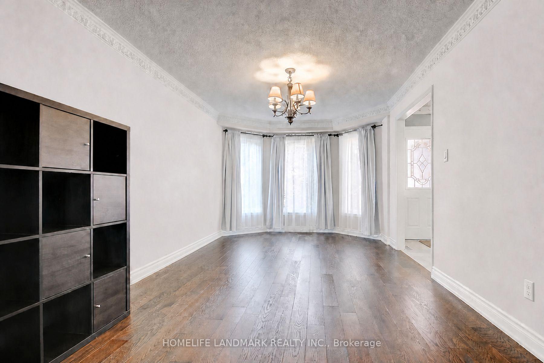 Photo 6 of 49 Barlow Road, Markham, Unionville — HOMEH