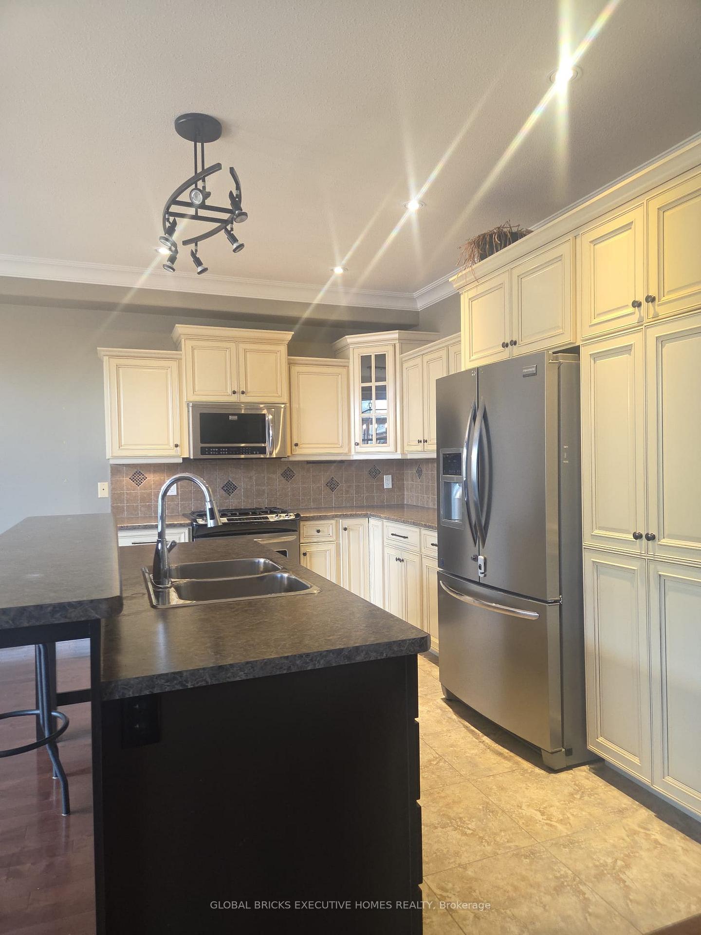 Photo 5 of 47 Southwood Crescent, Haldimand — HOMEH