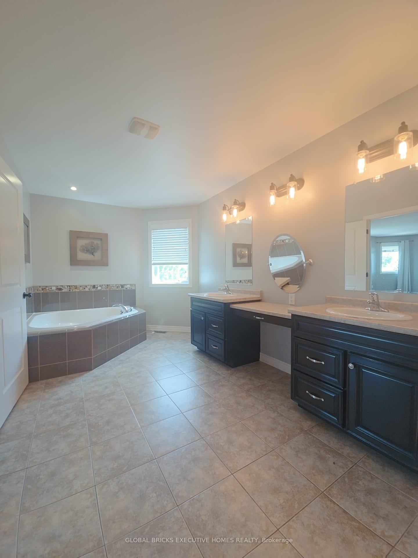 Photo 18 of 47 Southwood Crescent, Haldimand — HOMEH