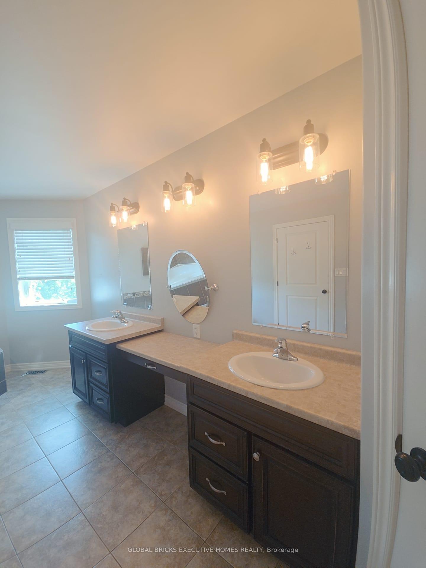 Photo 20 of 47 Southwood Crescent, Haldimand — HOMEH
