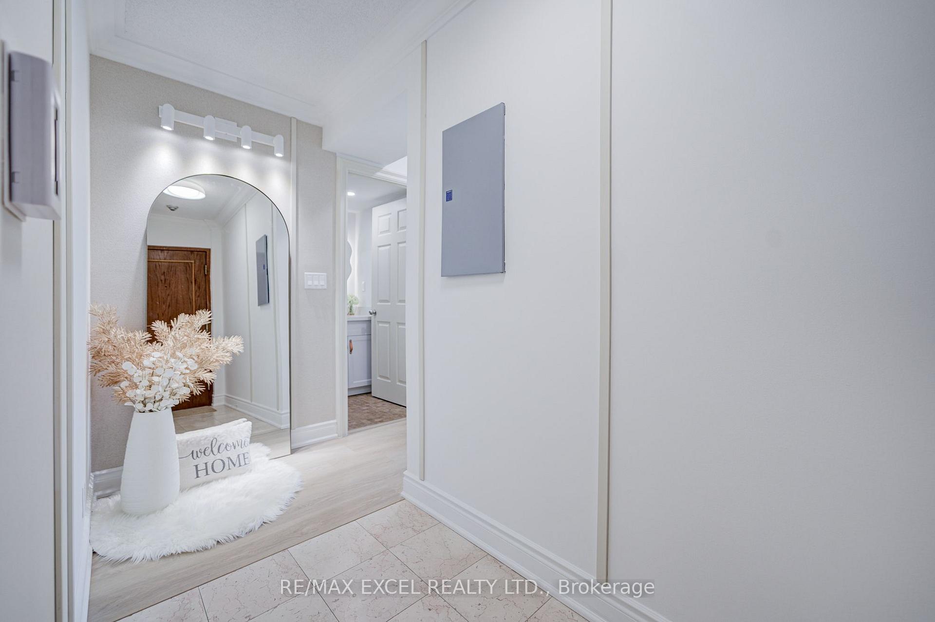 Photo 6 of Unit 1706, 8 Lee Centre Drive, Scarborough, Woburn — HOMEH