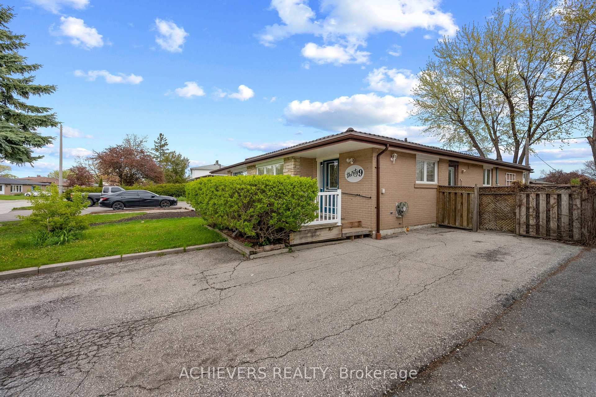 Photo 3 of 39 Danesbury Crescent, Brampton, Southgate — HOMEH