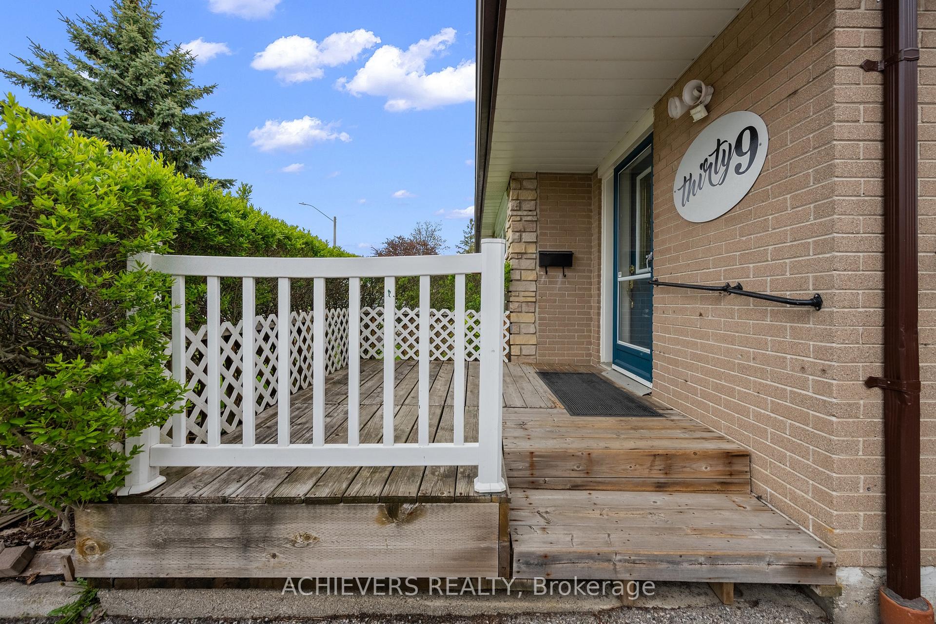 Photo 4 of 39 Danesbury Crescent, Brampton, Southgate — HOMEH