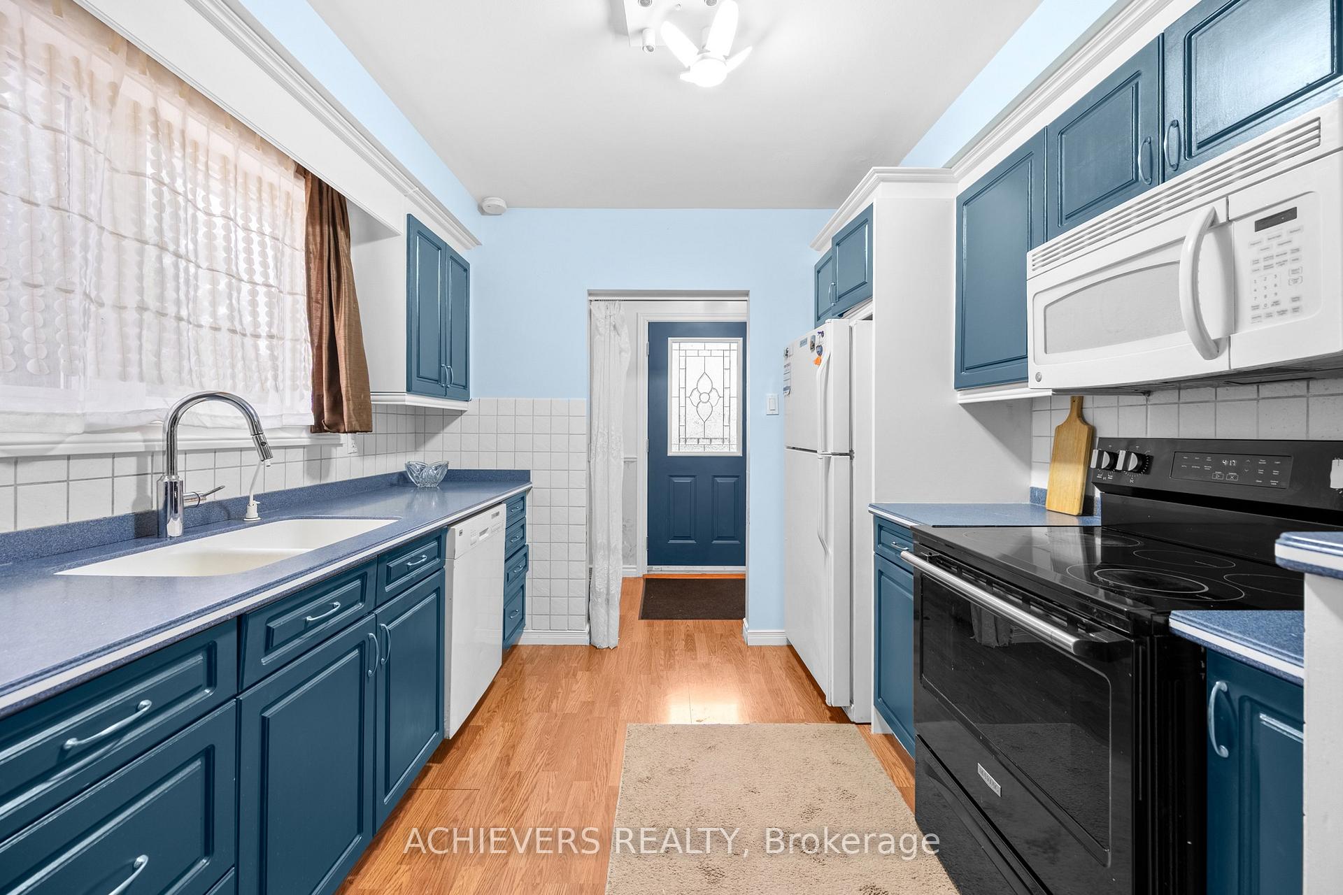 Photo 7 of 39 Danesbury Crescent, Brampton, Southgate — HOMEH