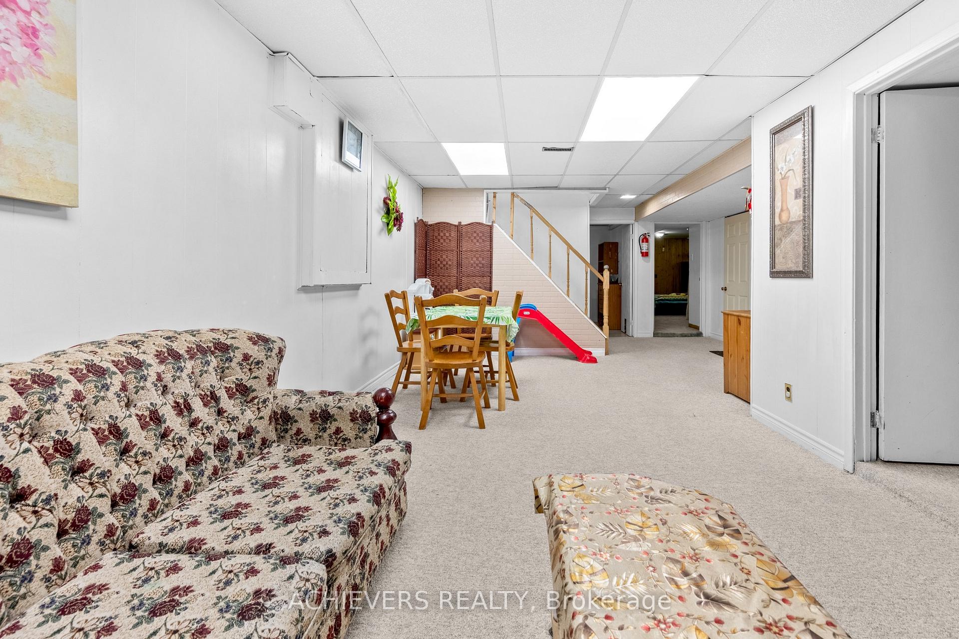 Photo 30 of 39 Danesbury Crescent, Brampton, Southgate — HOMEH