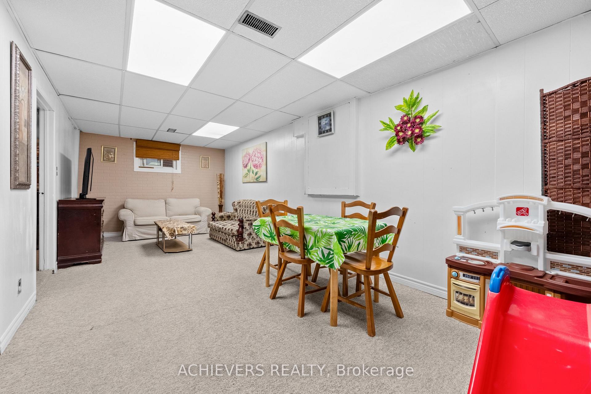 Photo 31 of 39 Danesbury Crescent, Brampton, Southgate — HOMEH