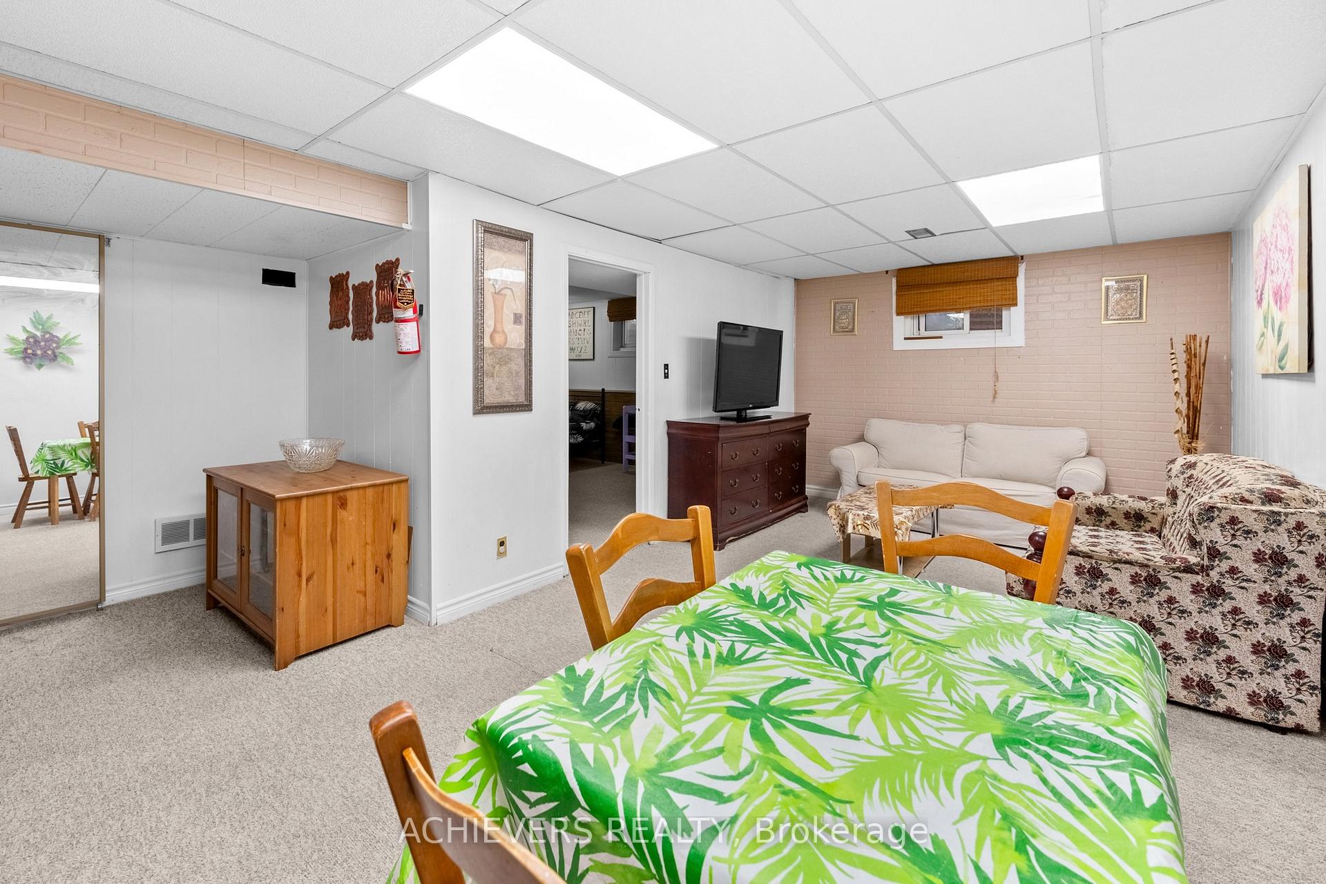 Photo 32 of 39 Danesbury Crescent, Brampton, Southgate — HOMEH