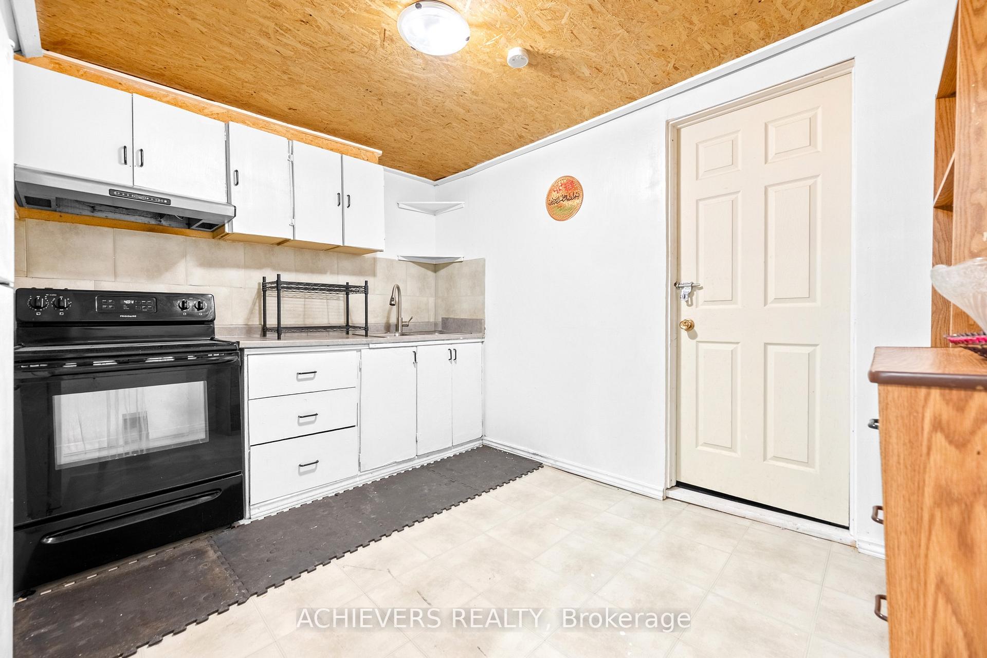 Photo 38 of 39 Danesbury Crescent, Brampton, Southgate — HOMEH