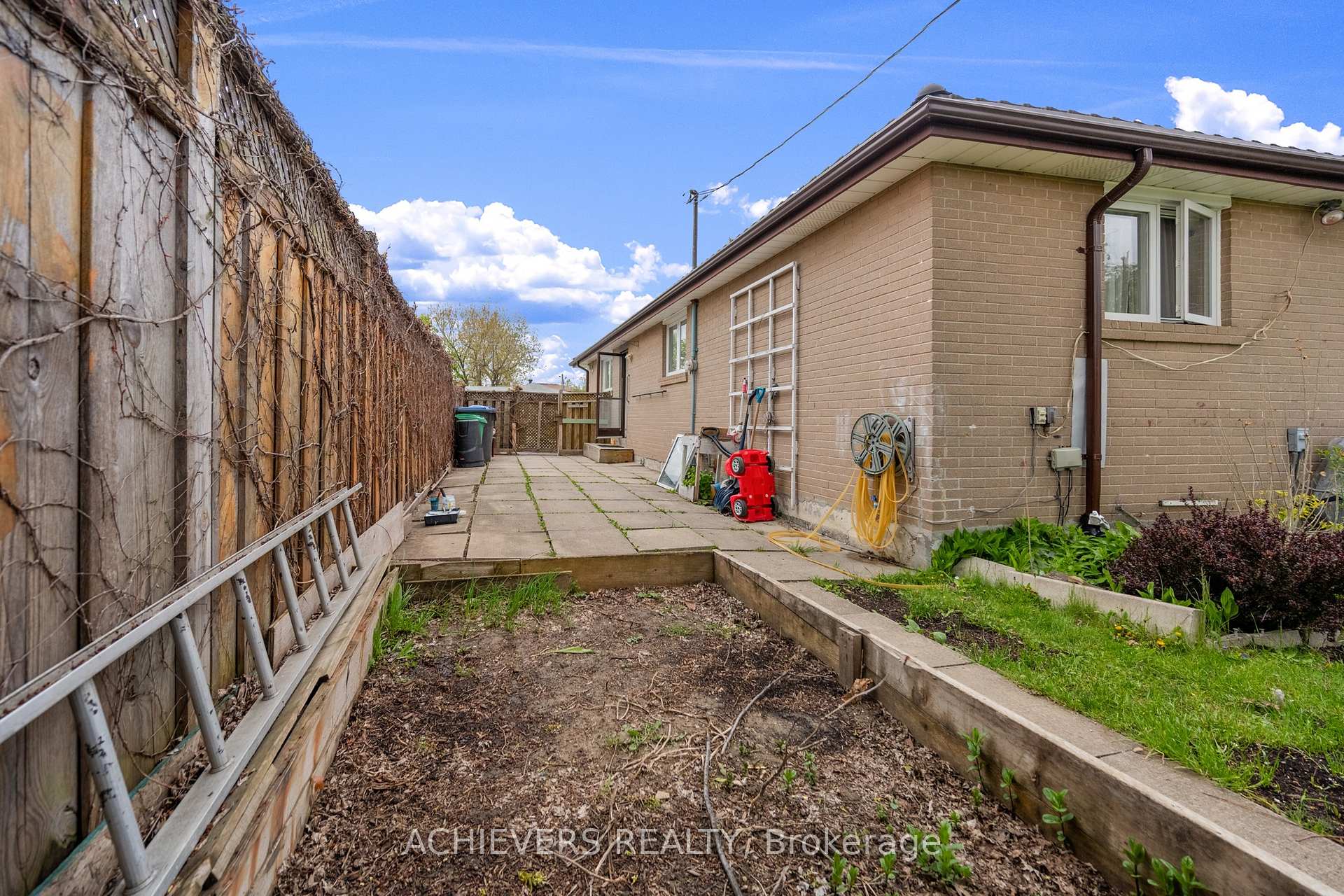 Photo 41 of 39 Danesbury Crescent, Brampton, Southgate — HOMEH