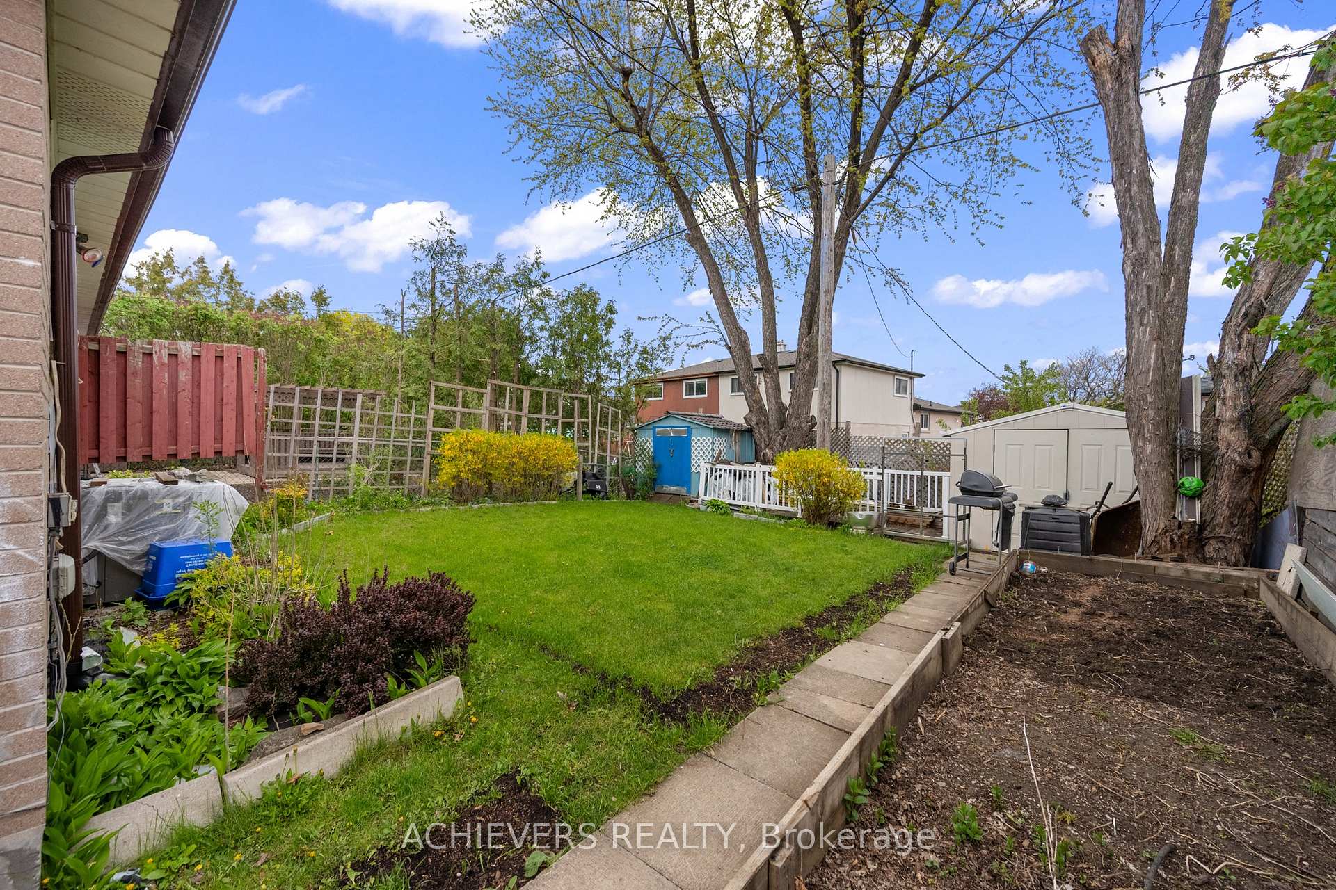 Photo 42 of 39 Danesbury Crescent, Brampton, Southgate — HOMEH