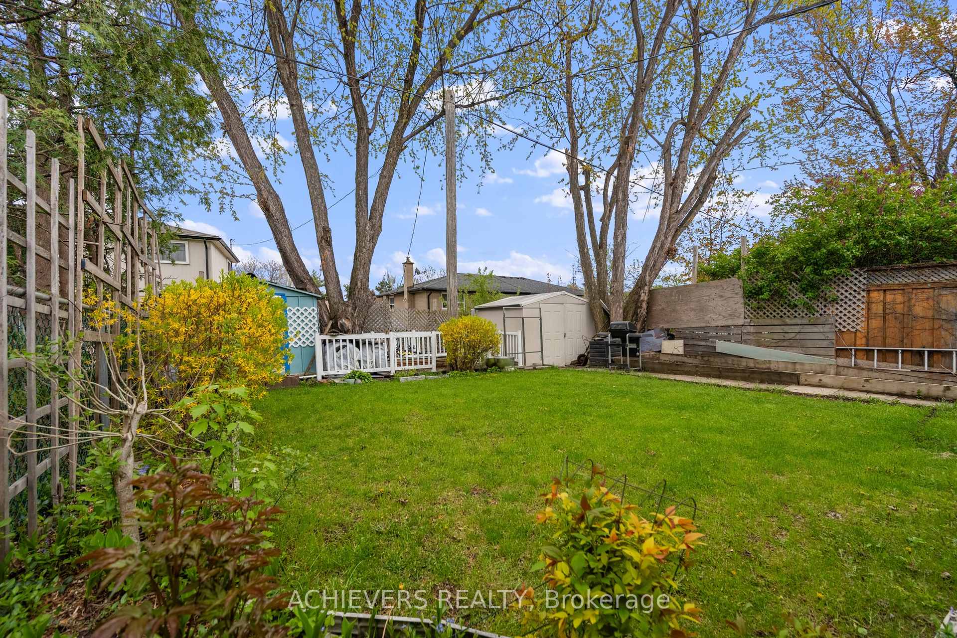 Photo 43 of 39 Danesbury Crescent, Brampton, Southgate — HOMEH