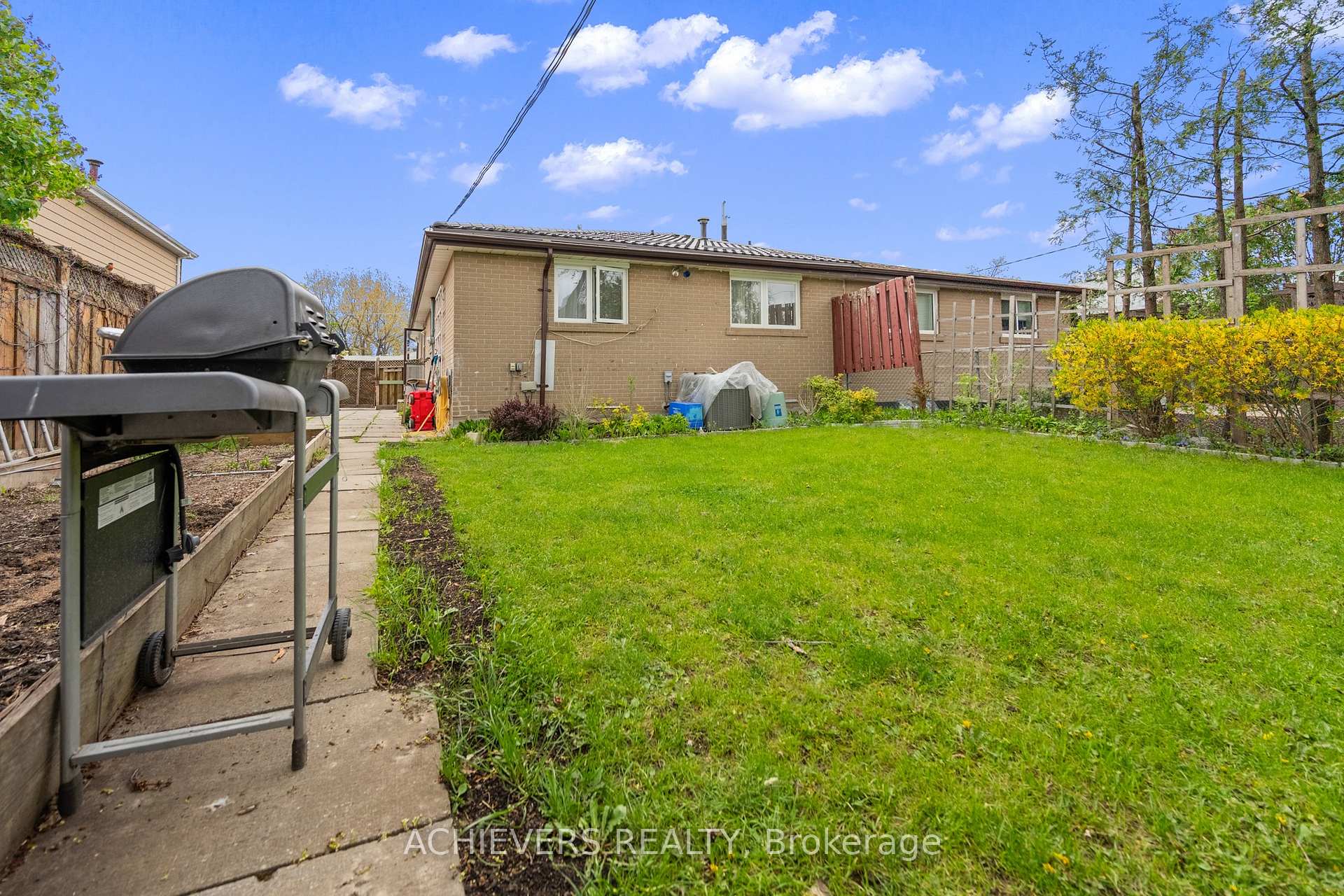 Photo 44 of 39 Danesbury Crescent, Brampton, Southgate — HOMEH