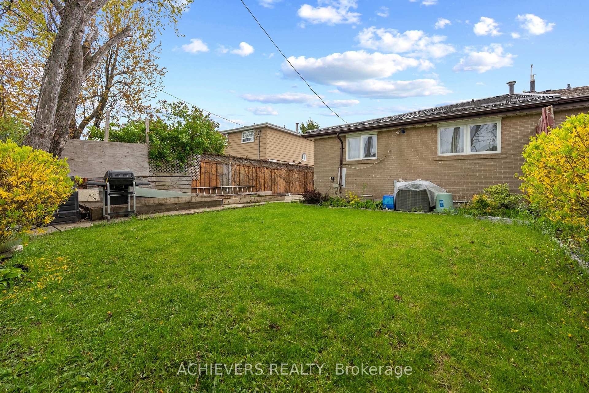 Photo 45 of 39 Danesbury Crescent, Brampton, Southgate — HOMEH