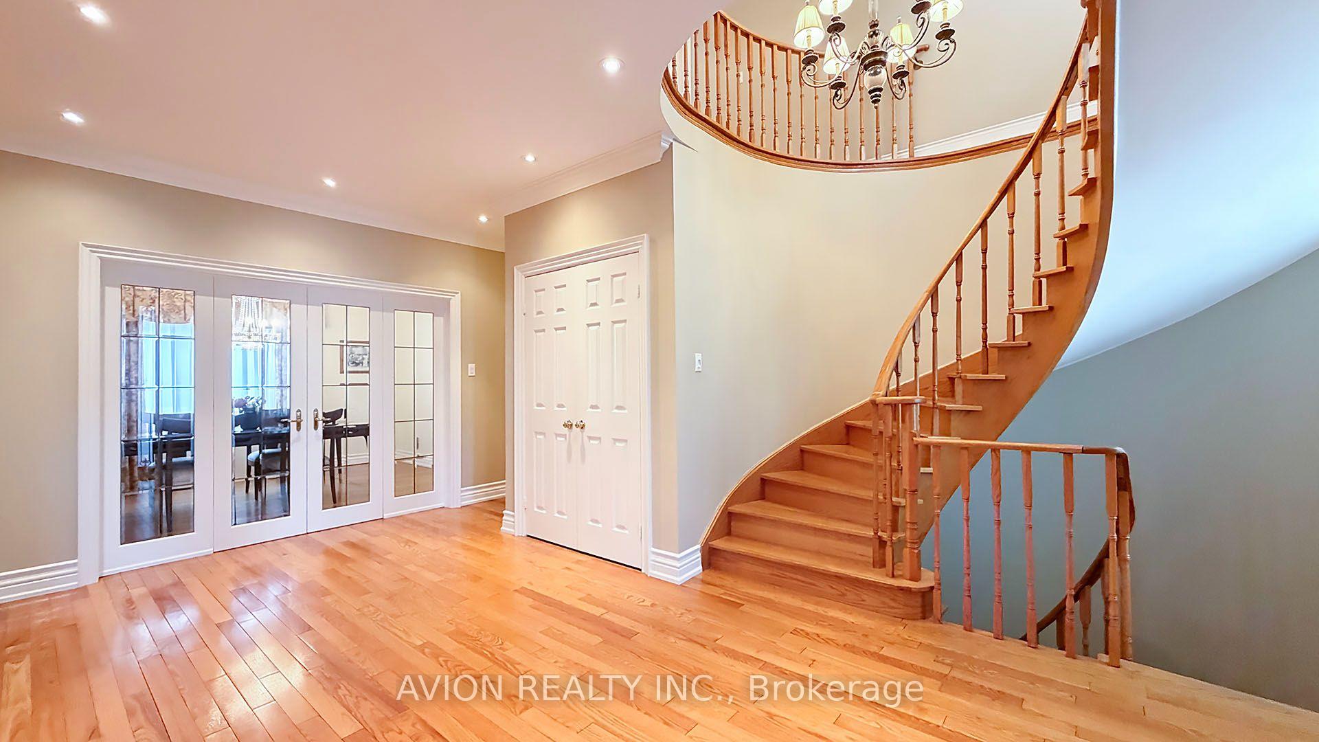 Photo 2 of 2068 Nipigon Drive, Oakville, River Oaks — HOMEH