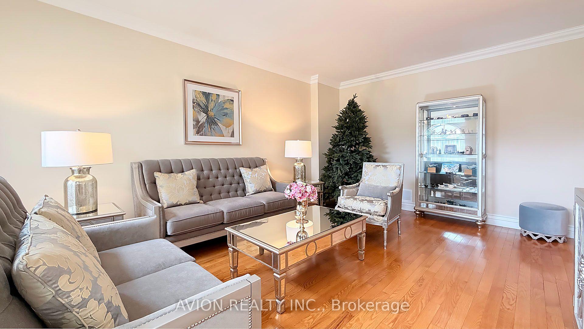 Photo 4 of 2068 Nipigon Drive, Oakville, River Oaks — HOMEH