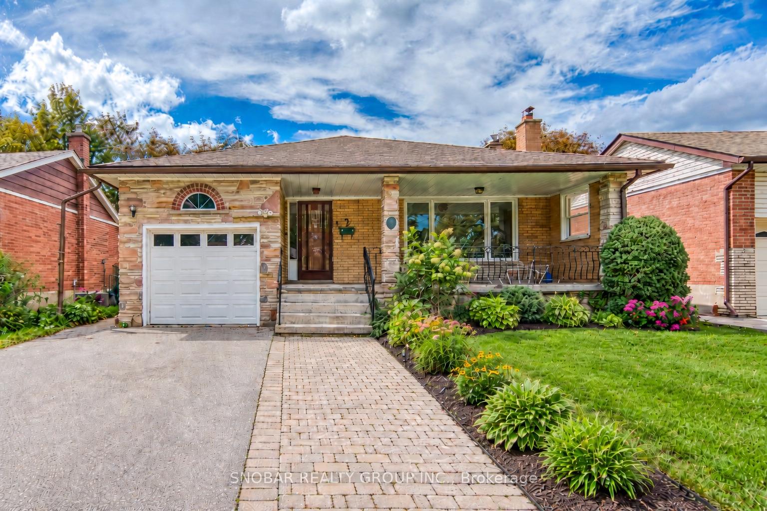 Photo 2 of 42 Newstead Road, Etobicoke, Willowridge-Martingrove-Richview — HOMEH