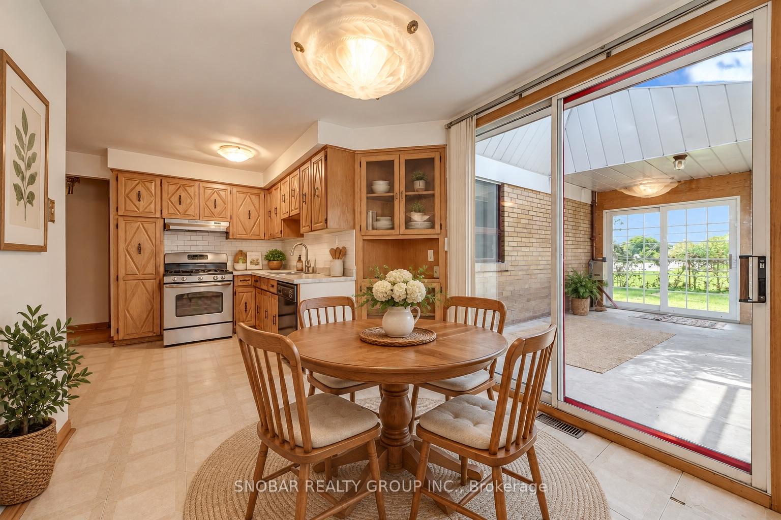 Photo 3 of 42 Newstead Road, Etobicoke, Willowridge-Martingrove-Richview — HOMEH