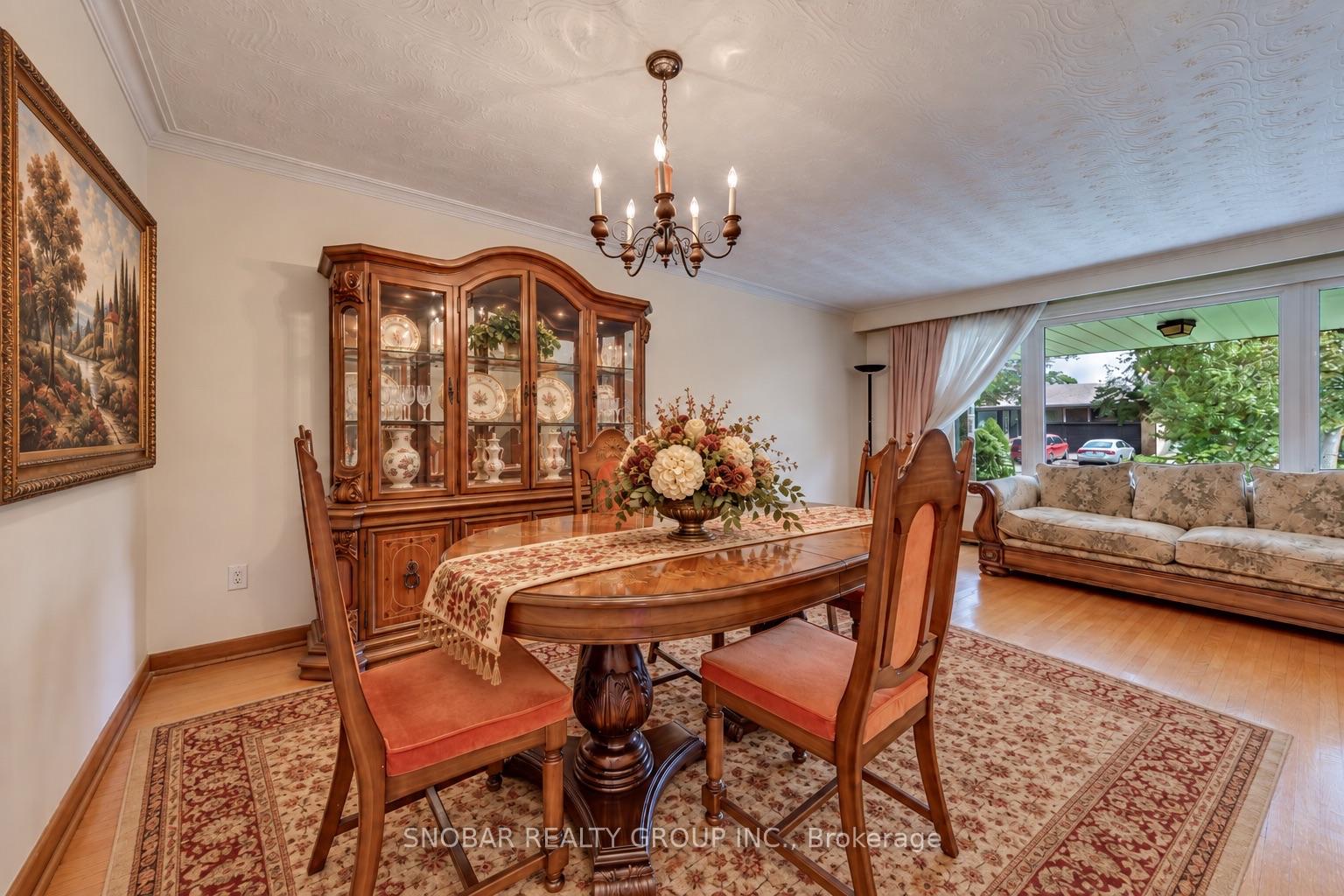 Photo 4 of 42 Newstead Road, Etobicoke, Willowridge-Martingrove-Richview — HOMEH