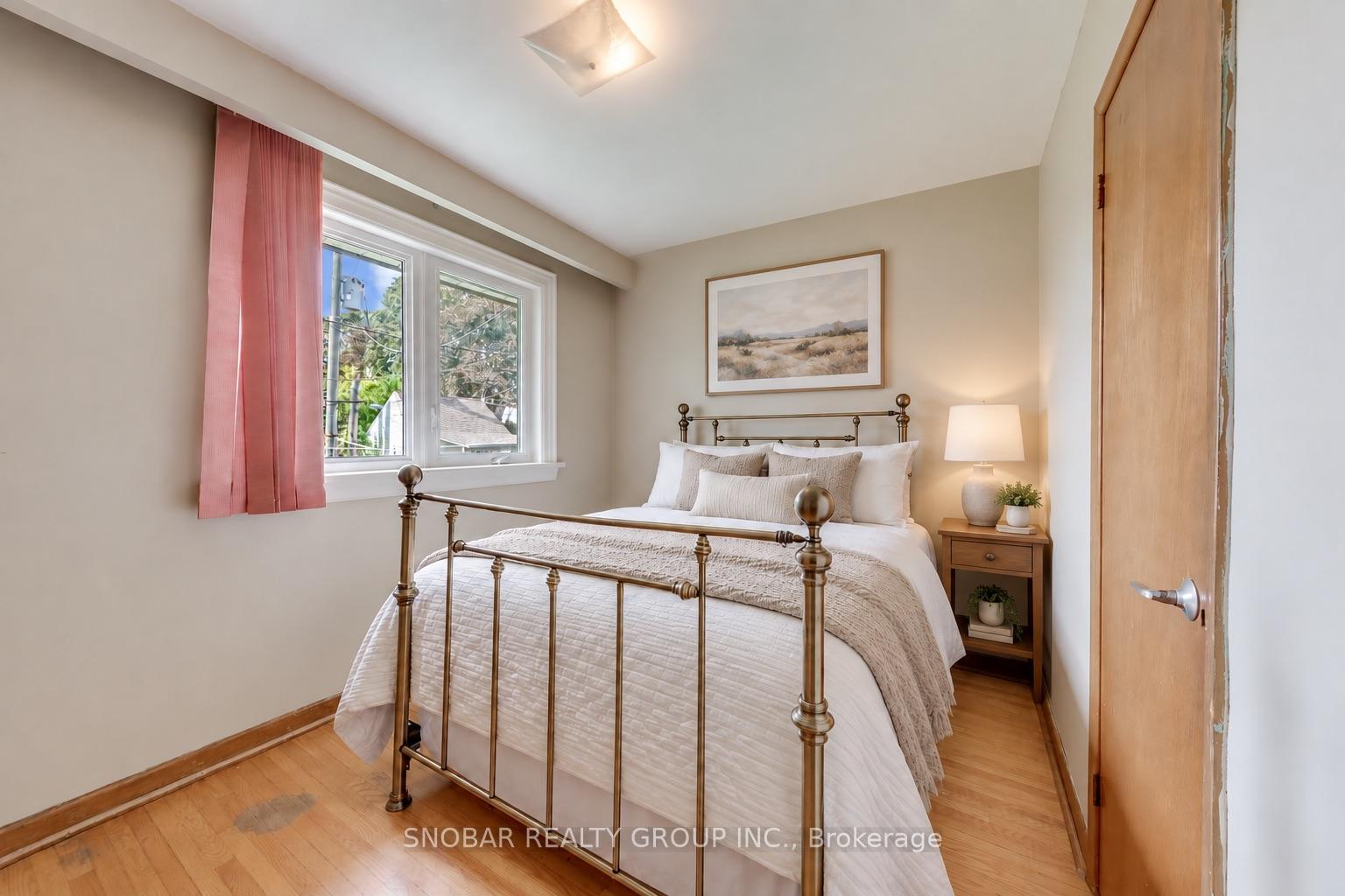 Photo 6 of 42 Newstead Road, Etobicoke, Willowridge-Martingrove-Richview — HOMEH