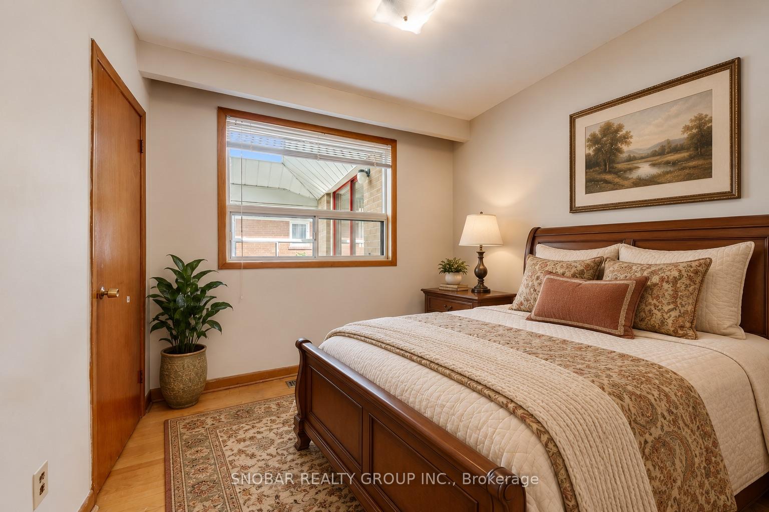 Photo 8 of 42 Newstead Road, Etobicoke, Willowridge-Martingrove-Richview — HOMEH