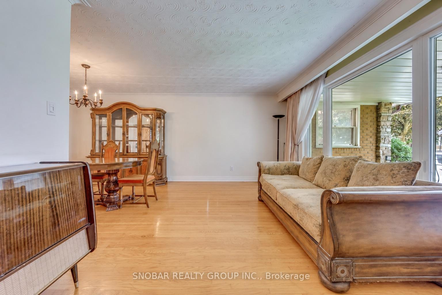 Photo 10 of 42 Newstead Road, Etobicoke, Willowridge-Martingrove-Richview — HOMEH