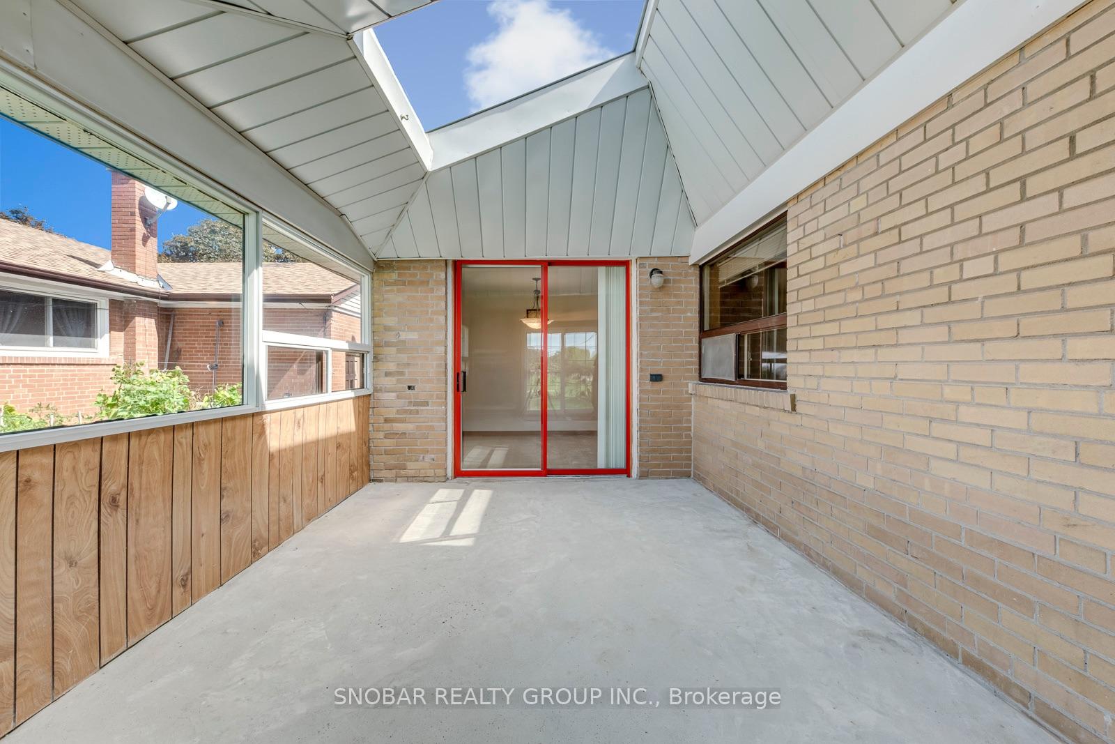 Photo 16 of 42 Newstead Road, Etobicoke, Willowridge-Martingrove-Richview — HOMEH