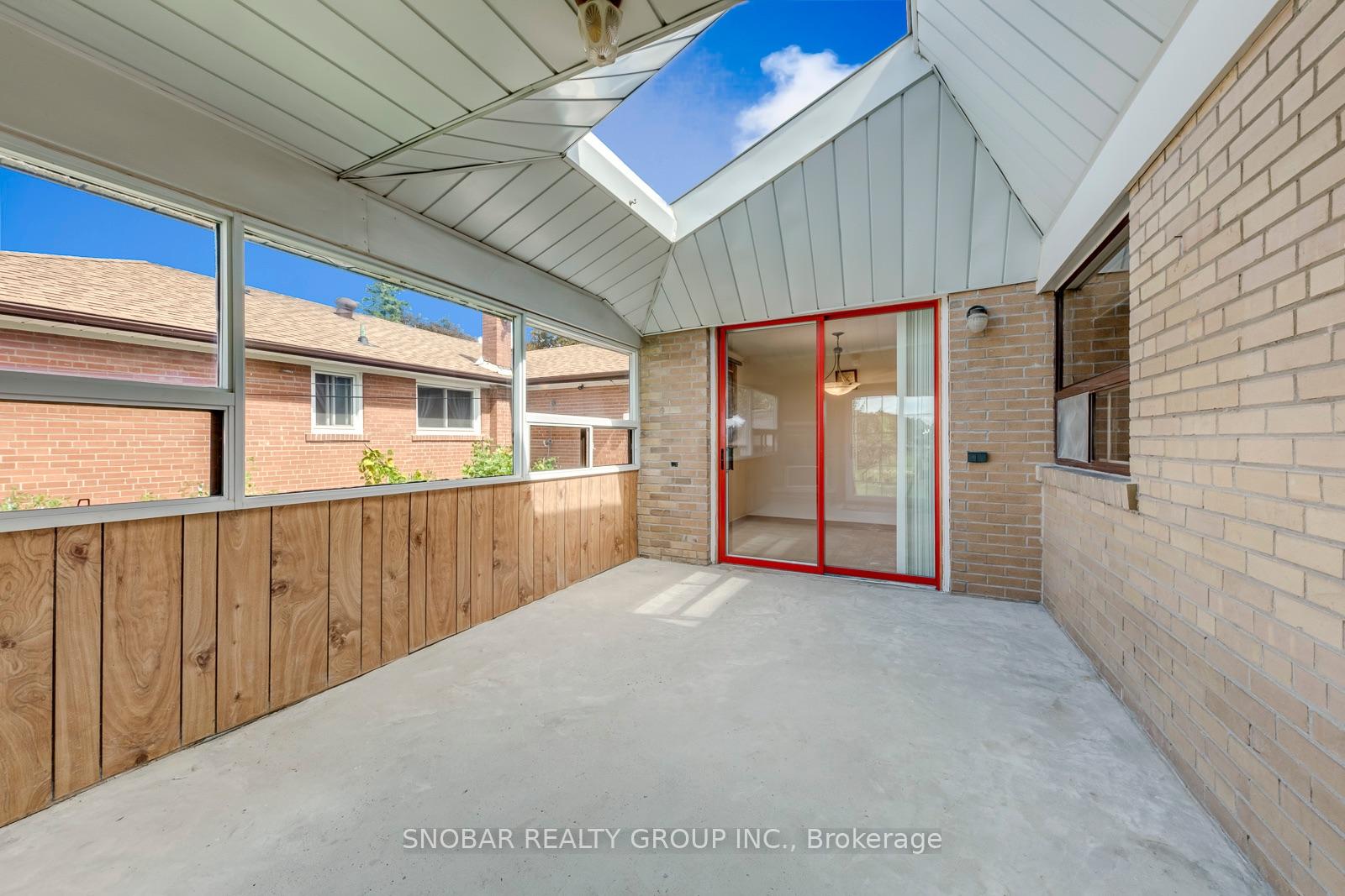 Photo 17 of 42 Newstead Road, Etobicoke, Willowridge-Martingrove-Richview — HOMEH