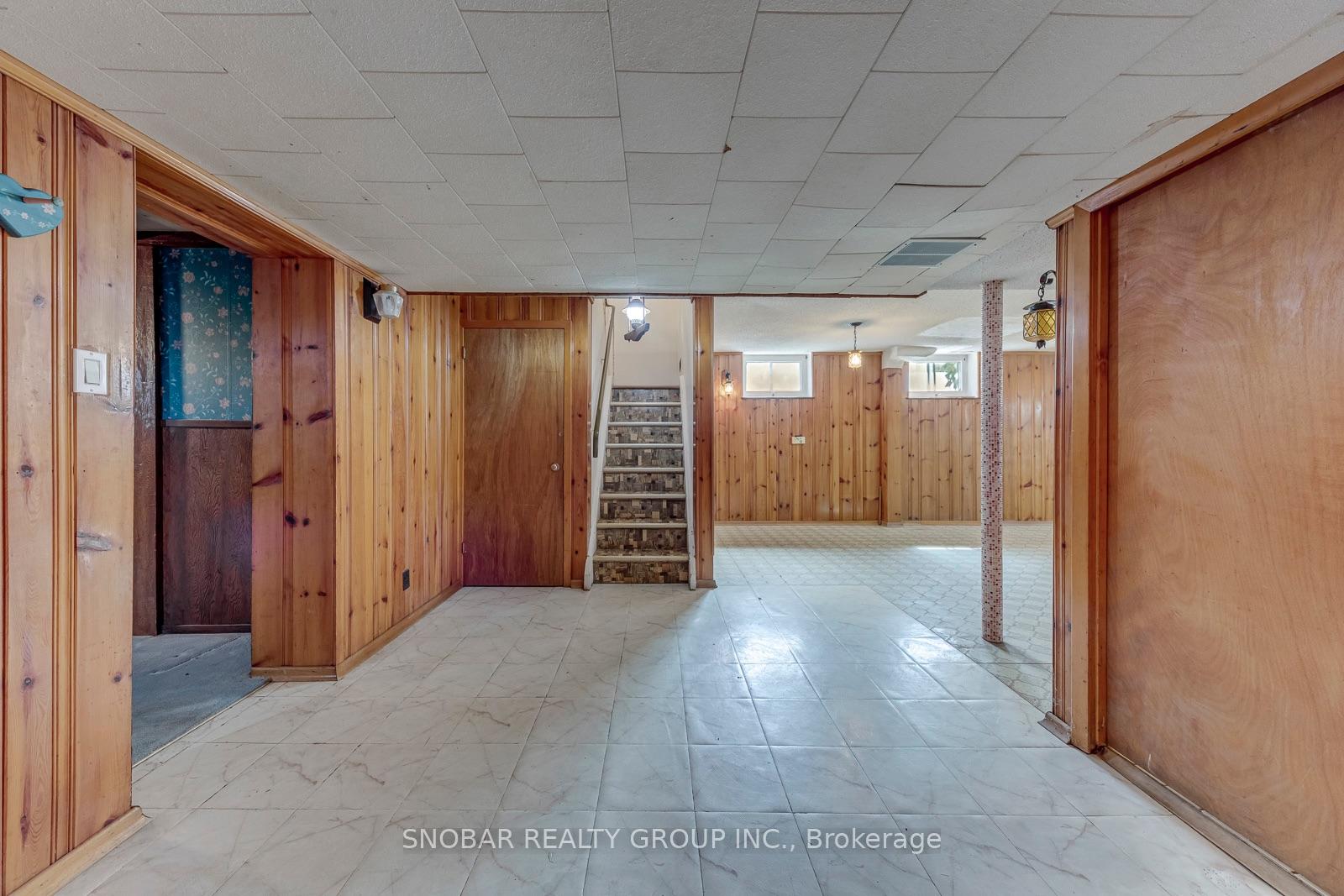 Photo 19 of 42 Newstead Road, Etobicoke, Willowridge-Martingrove-Richview — HOMEH