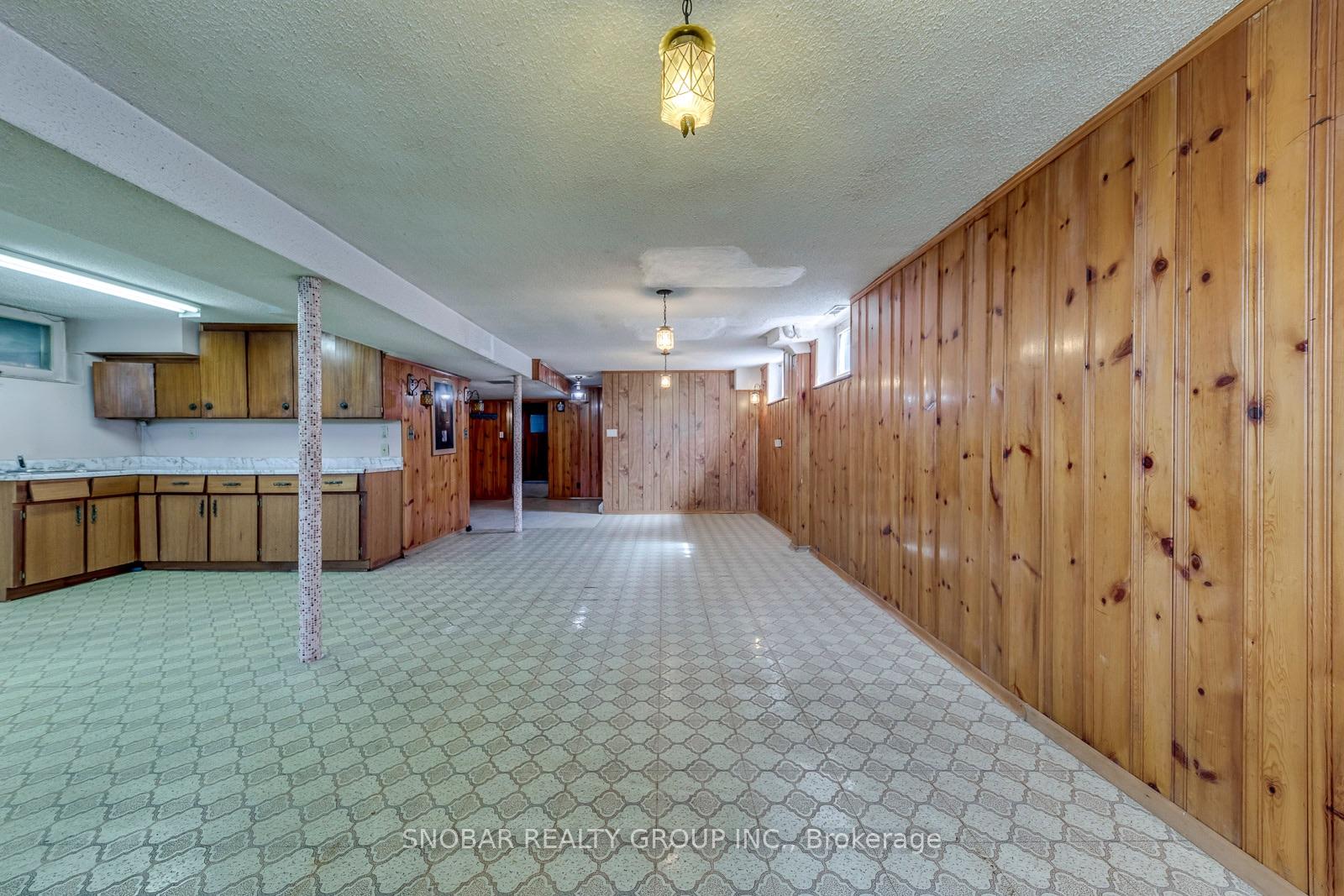 Photo 21 of 42 Newstead Road, Etobicoke, Willowridge-Martingrove-Richview — HOMEH