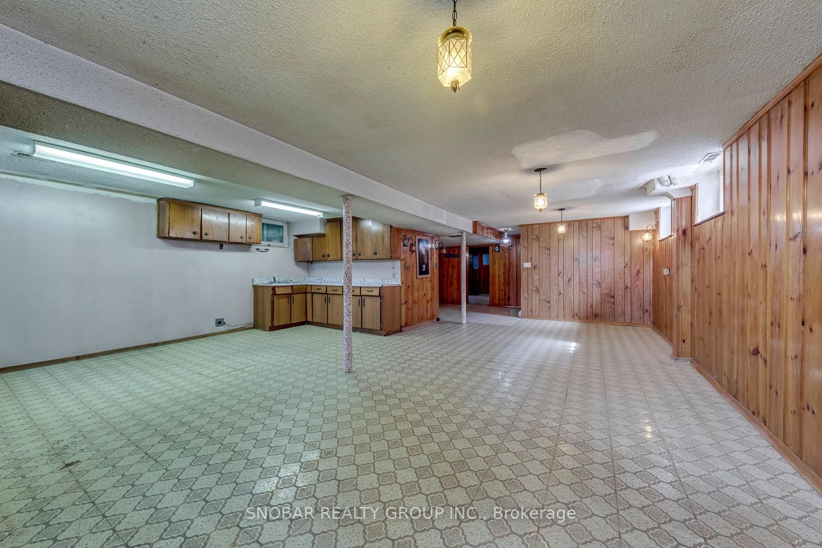 Photo 22 of 42 Newstead Road, Etobicoke, Willowridge-Martingrove-Richview — HOMEH